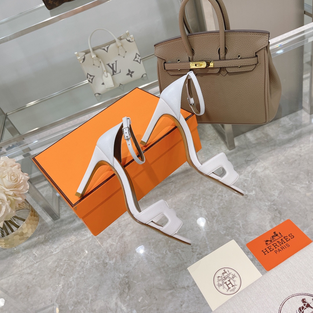 ua H**mes heeled sandal