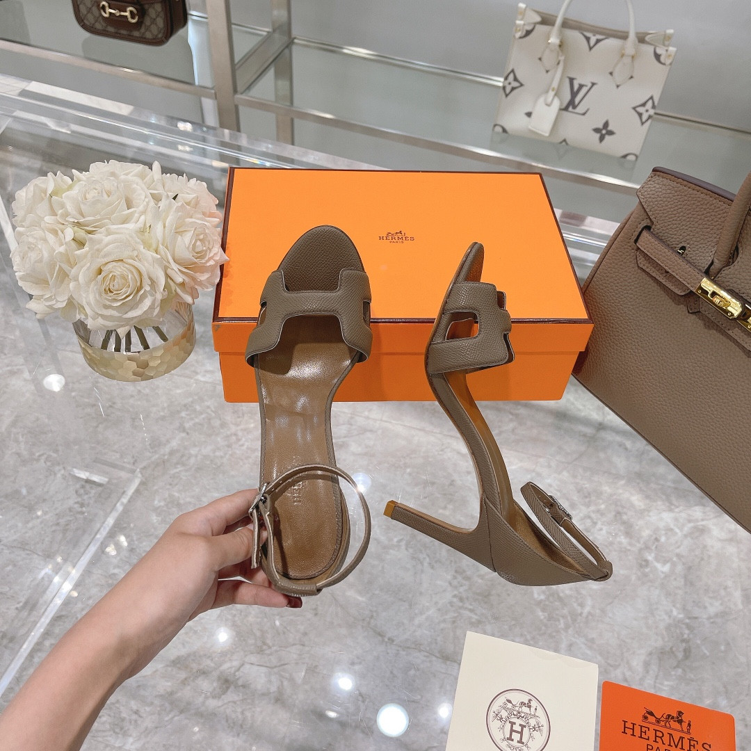 ua H**mes heeled sandal