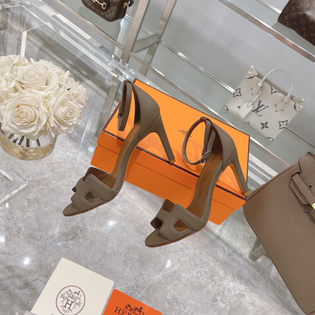 ua H**mes heeled sandal