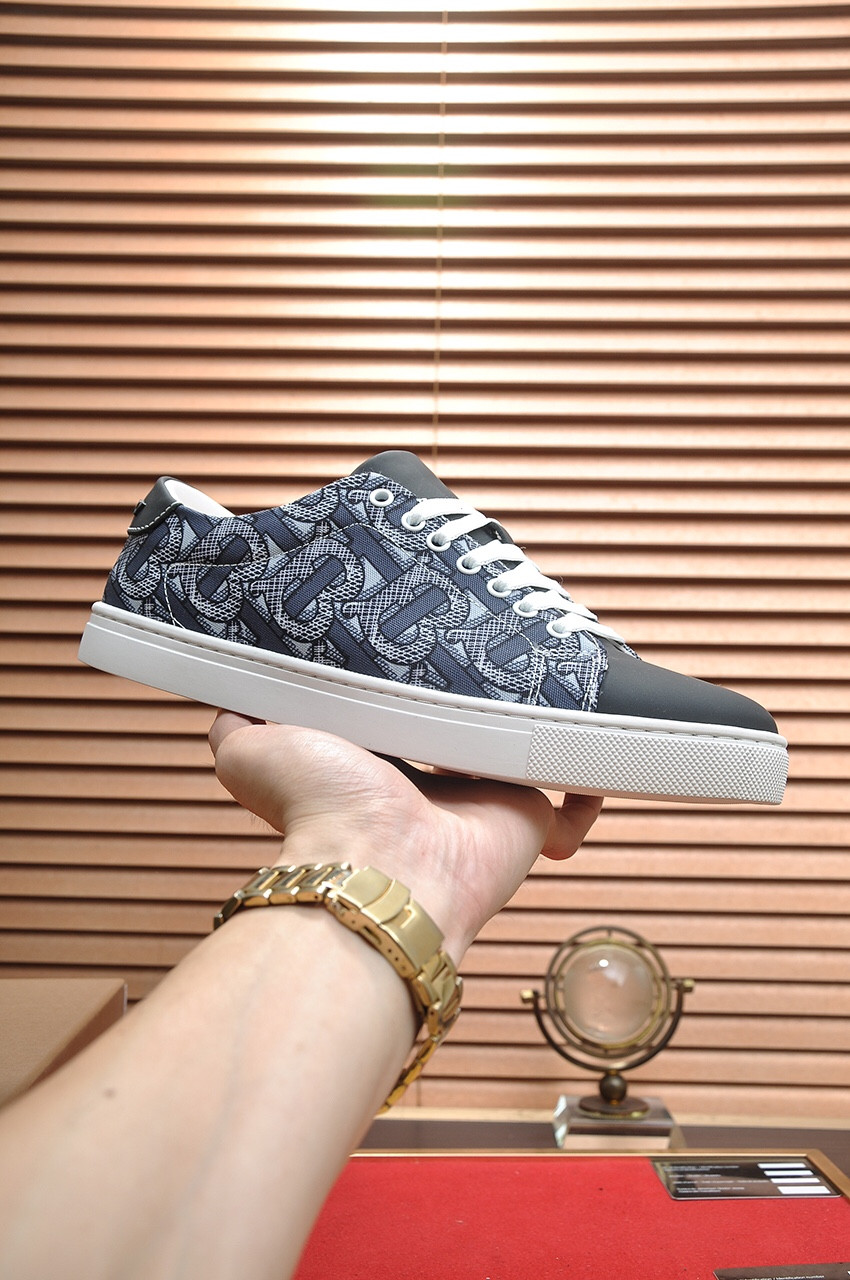 ua B**rry sneakers