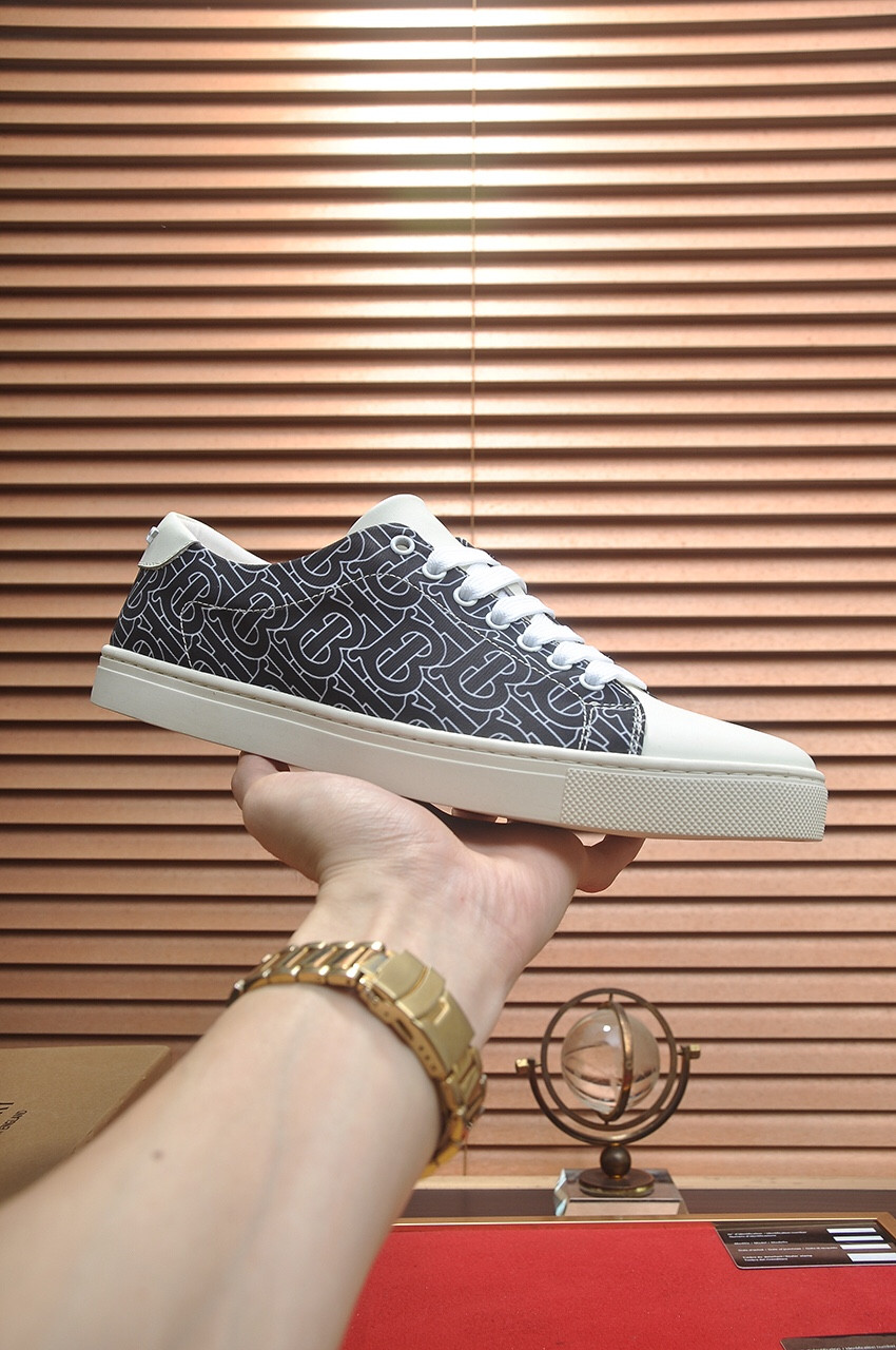 ua B**rry sneakers