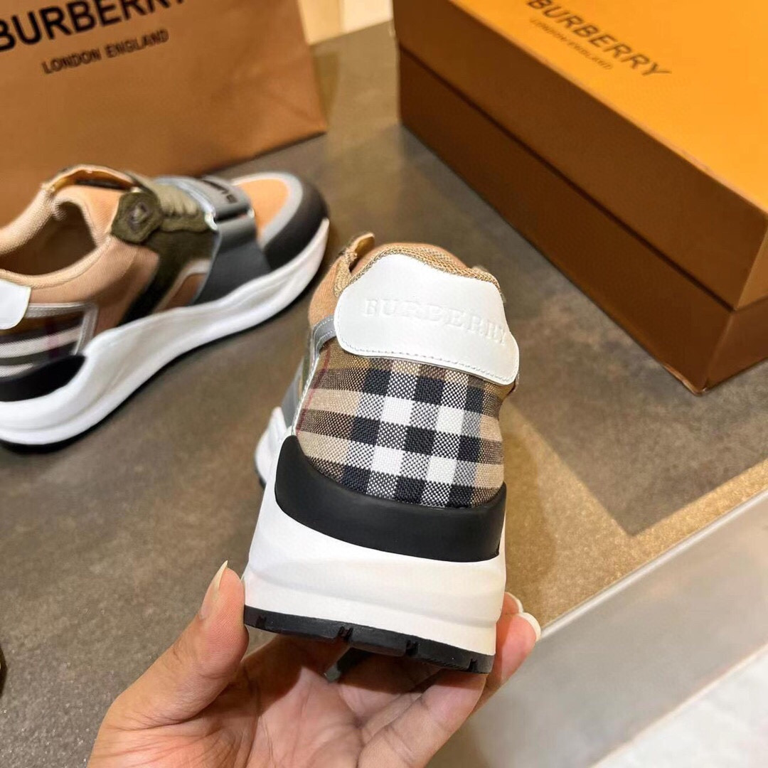 ua B**rry sneakers