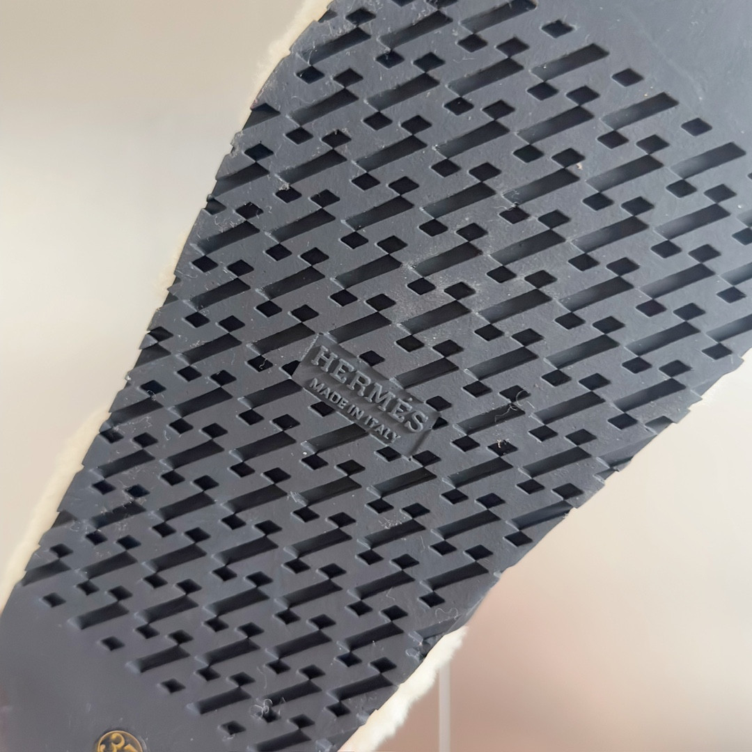ua H**mes chypre sandal