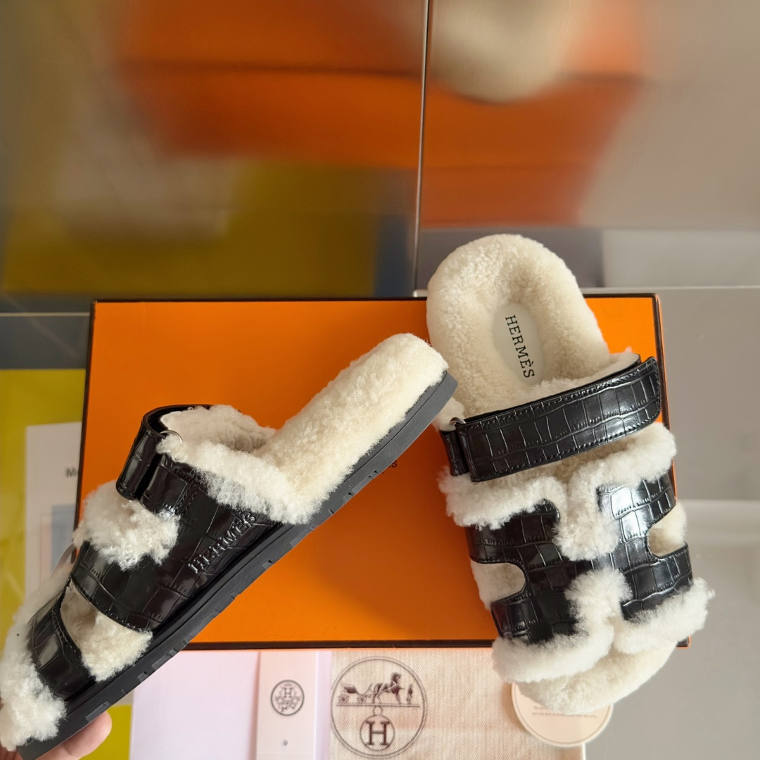 ua H**mes chypre sandal