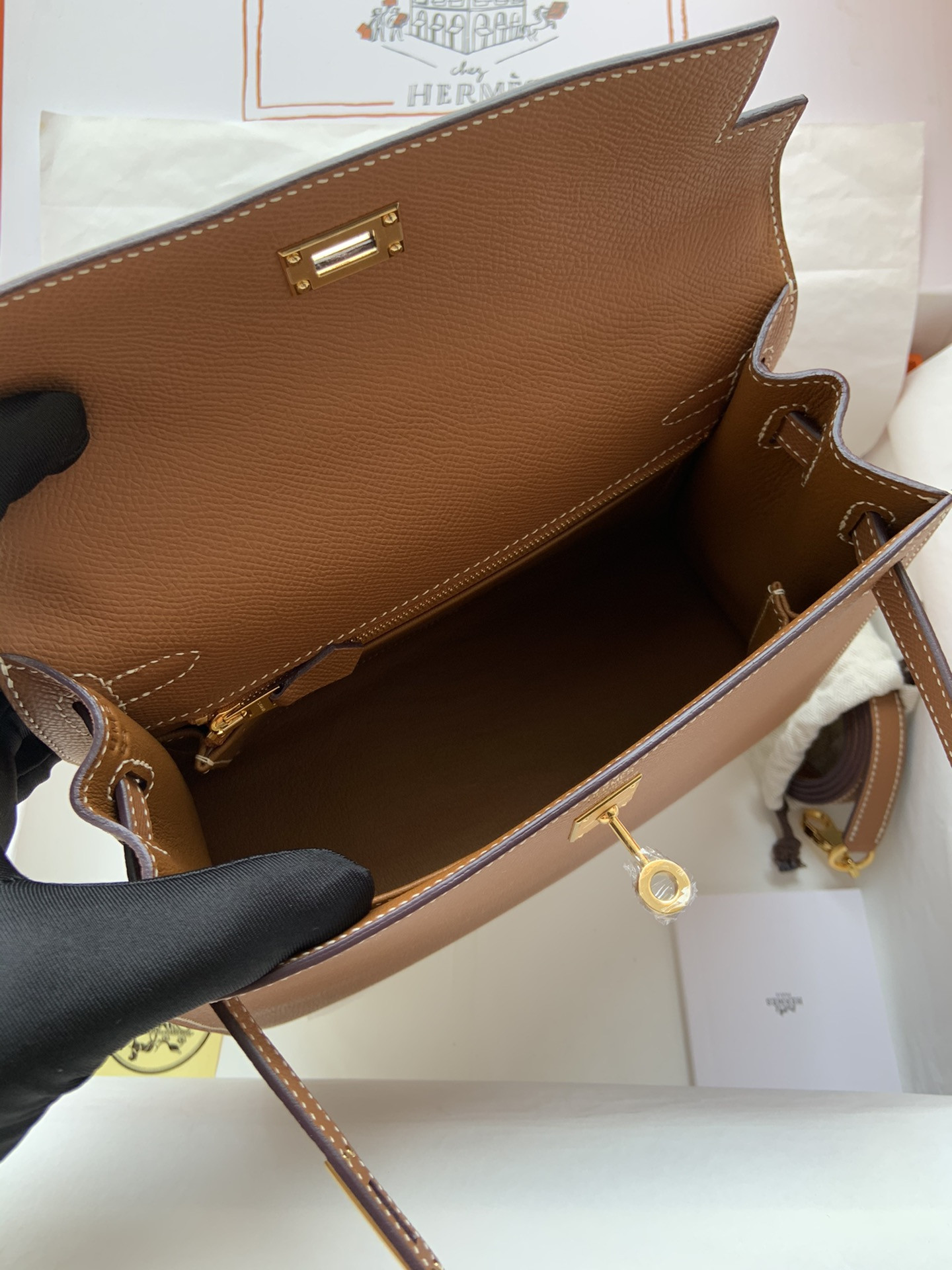 H**mes kelly gold-tone hardware 25 28