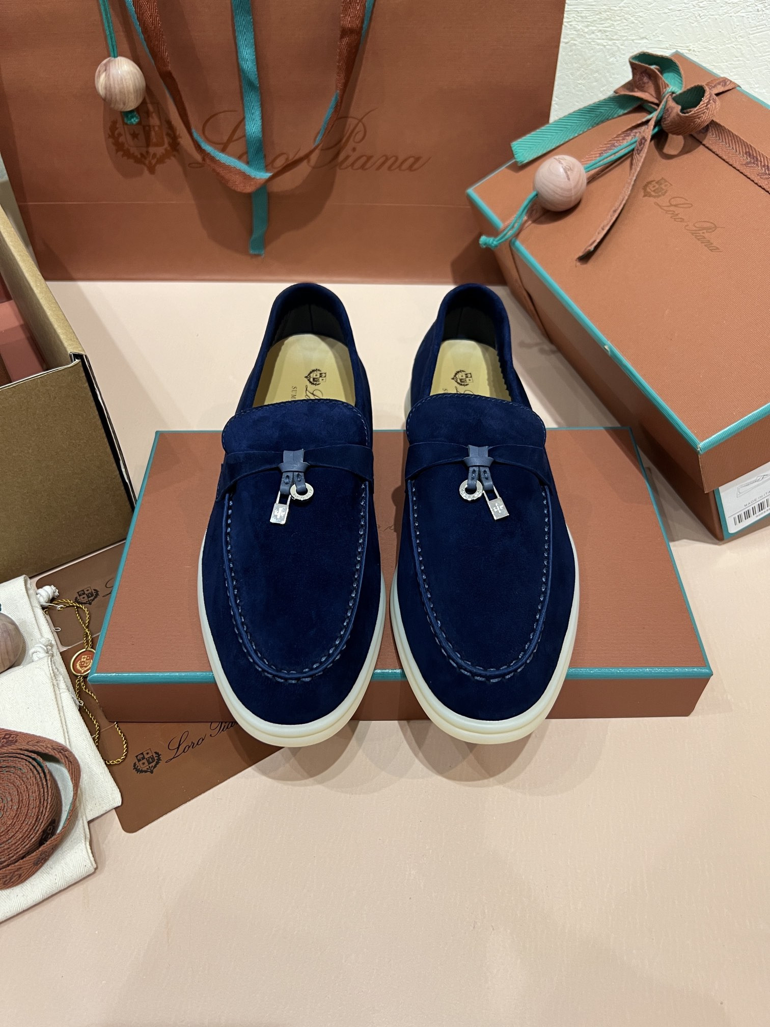 ua L**o p*ana summer charms walk loafers