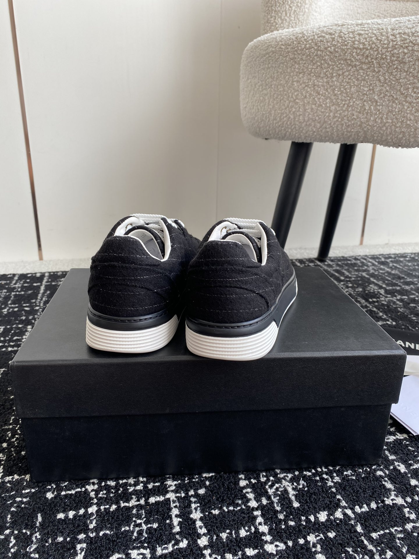 ua Ch*el sneaker