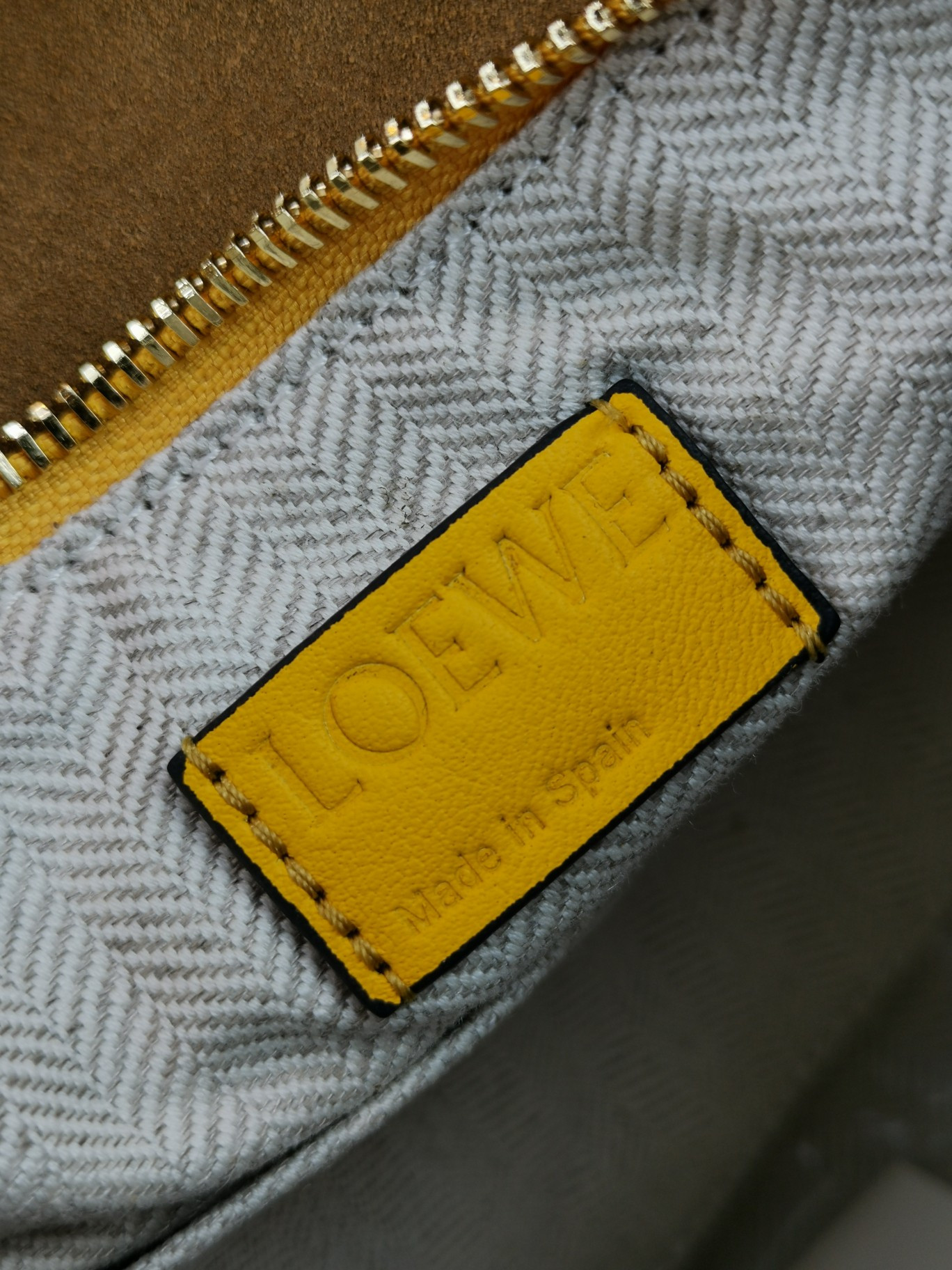L0ew* small puzzle bag in classic calfskin 24x10.5x16.5cm