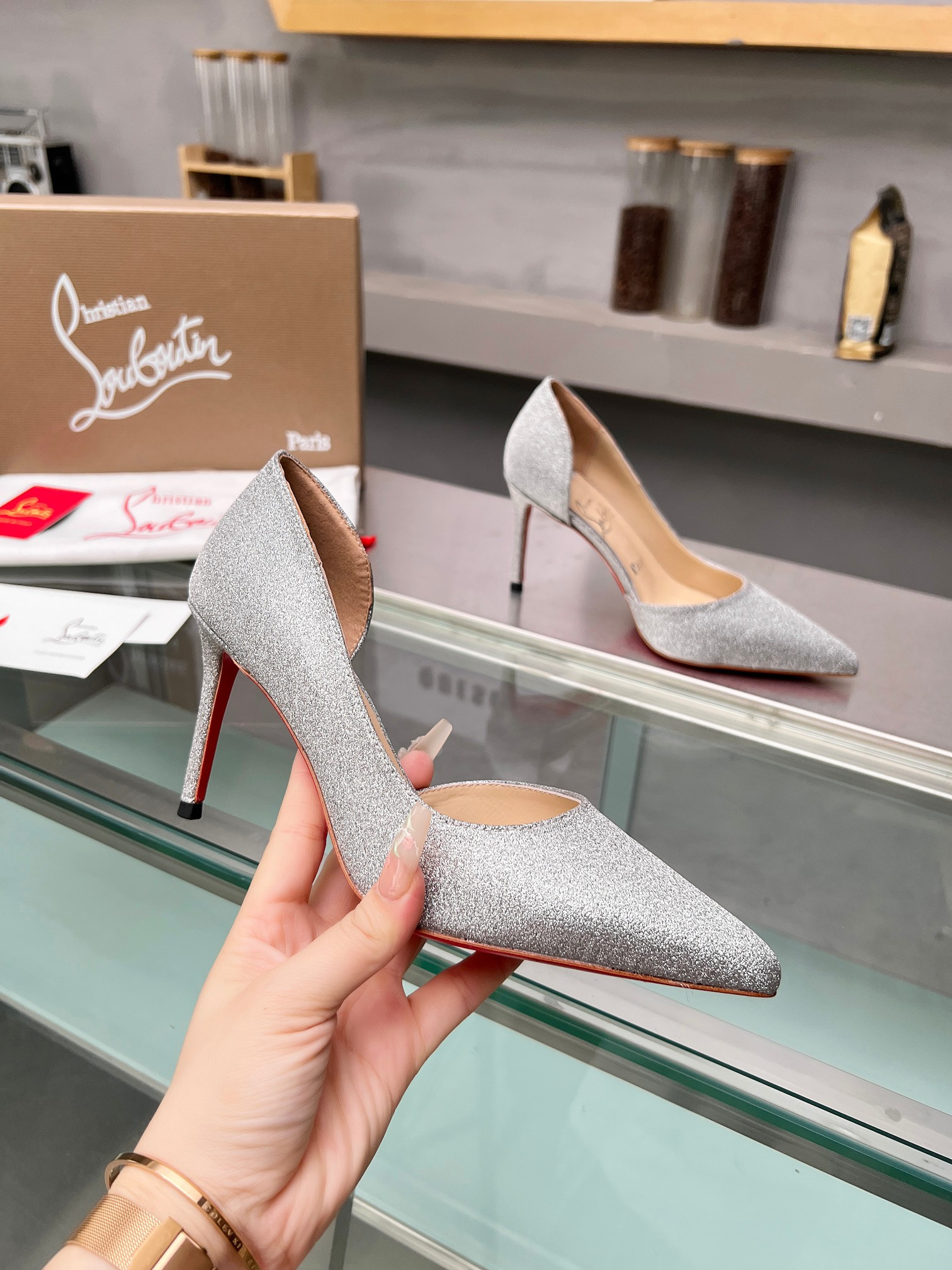 ua ch**an louboutin cl red-botT0m shoes