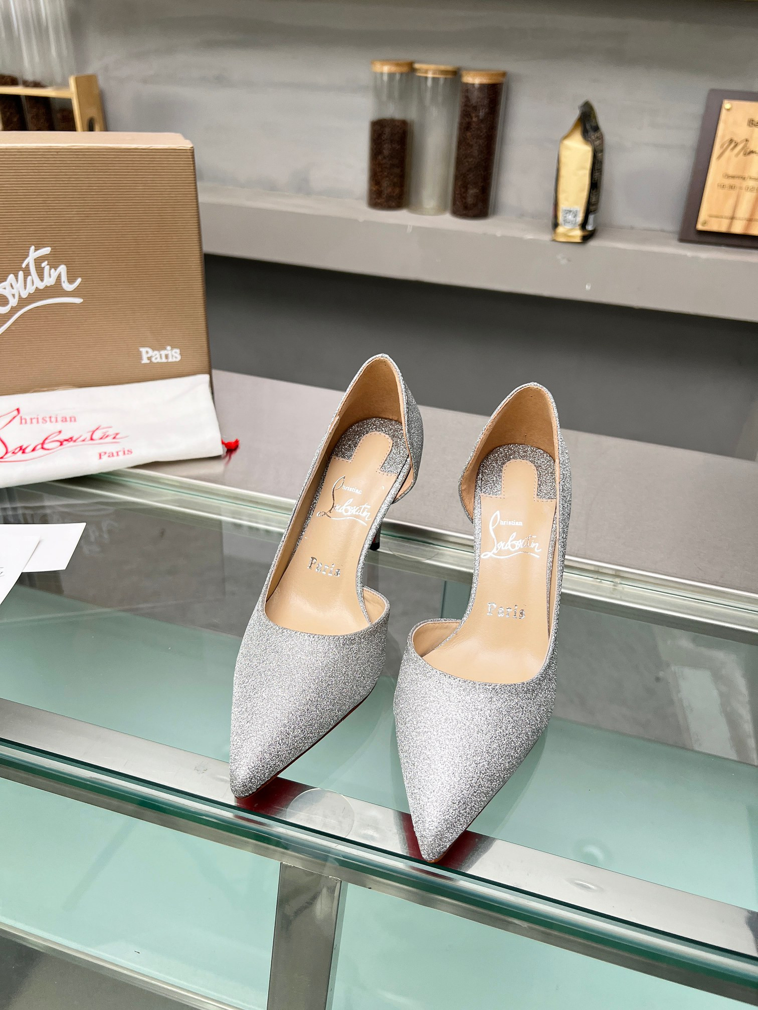 ua ch**an louboutin cl red-botT0m shoes