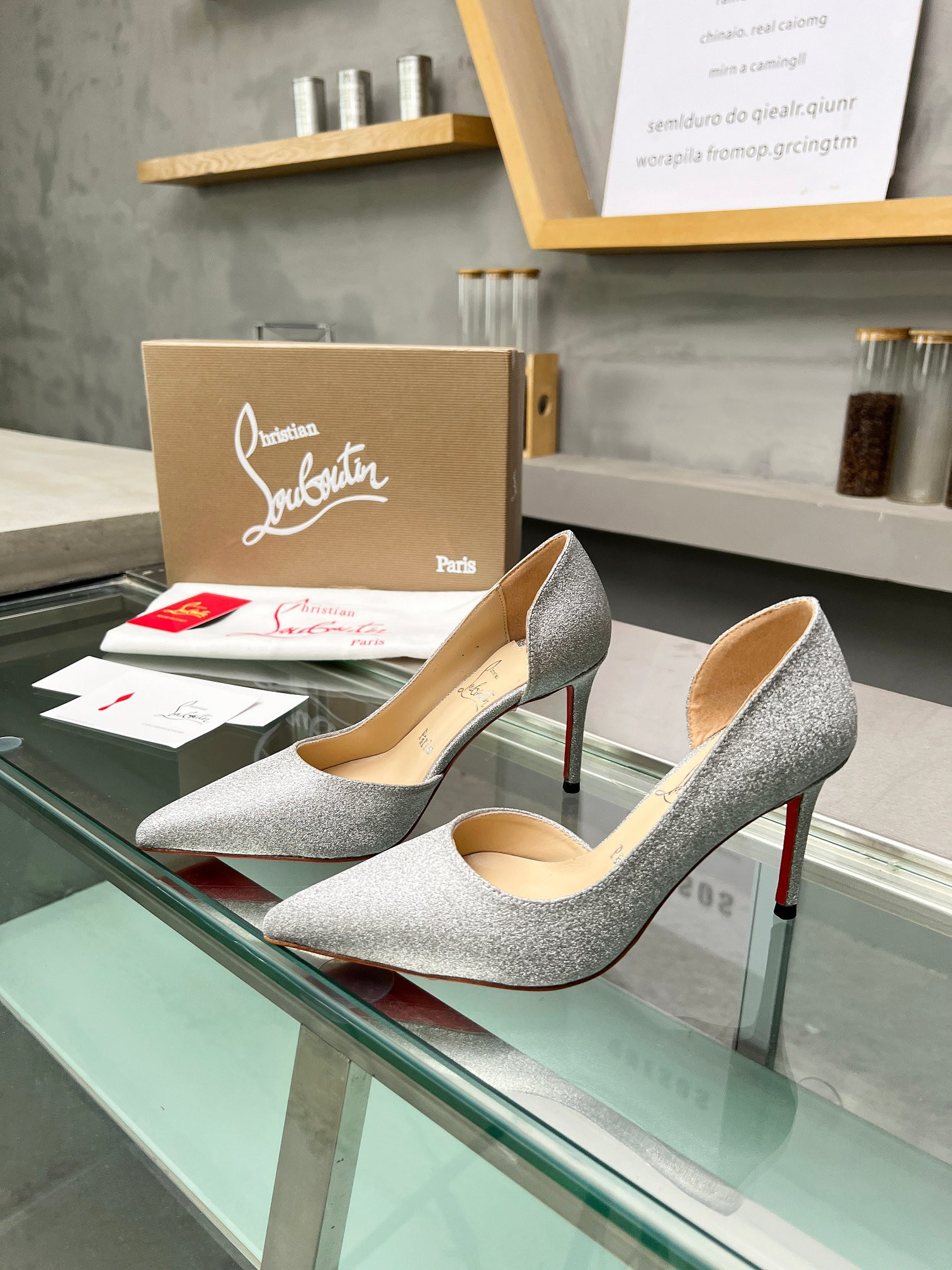 ua ch**an louboutin cl red-botT0m shoes