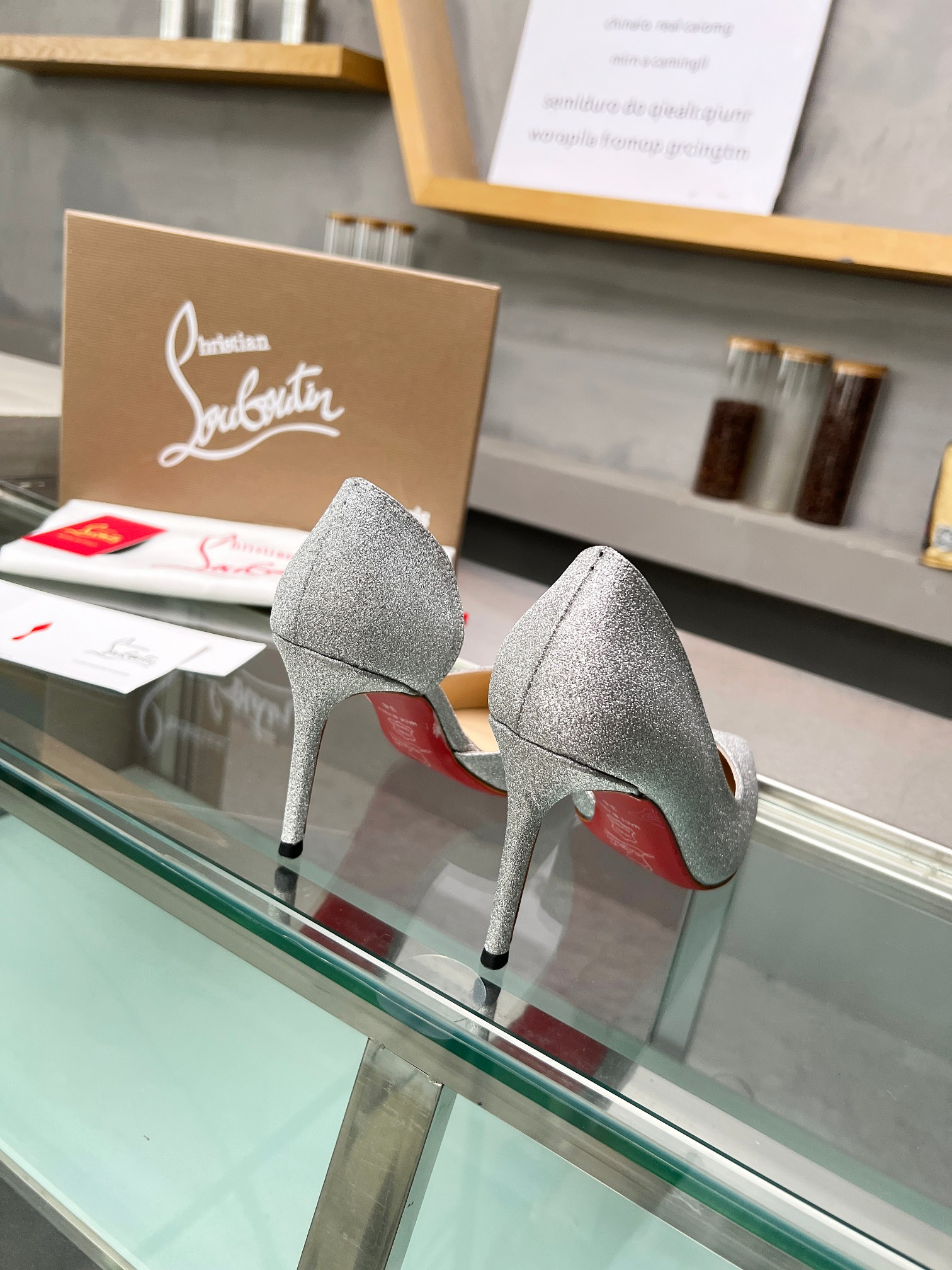 ua ch**an louboutin cl red-botT0m shoes