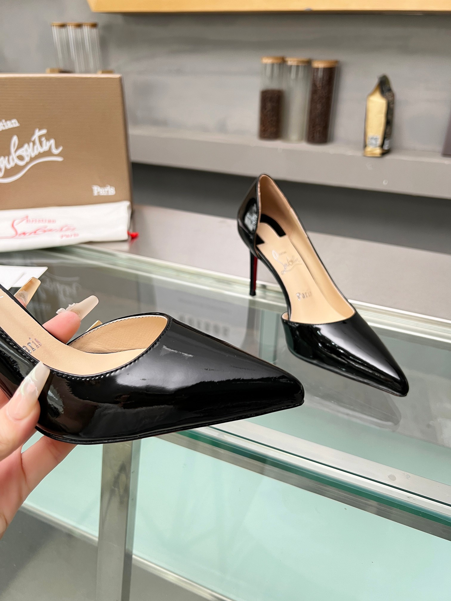 ua ch**an louboutin cl red-botT0m shoes