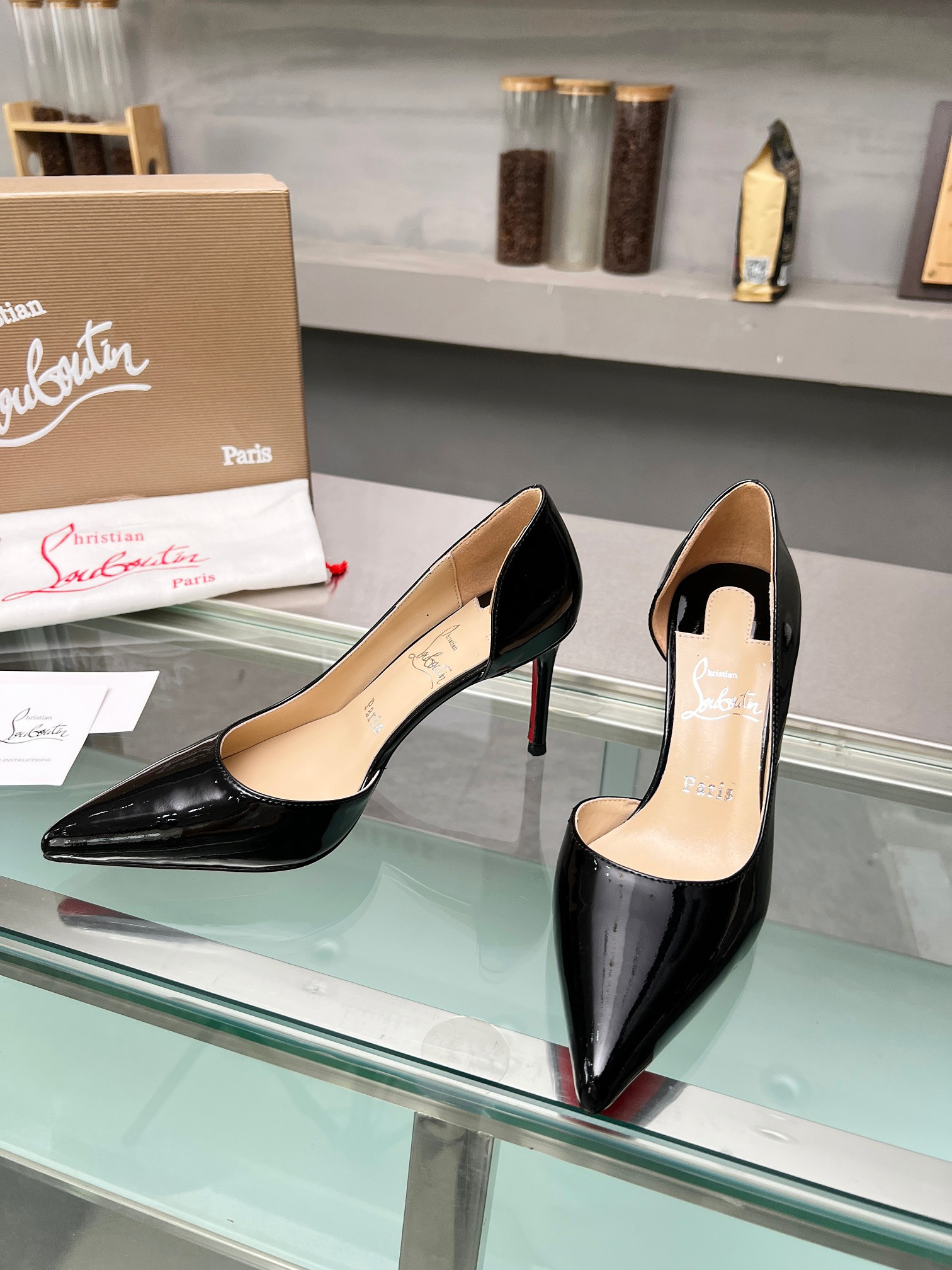 ua ch**an louboutin cl red-botT0m shoes
