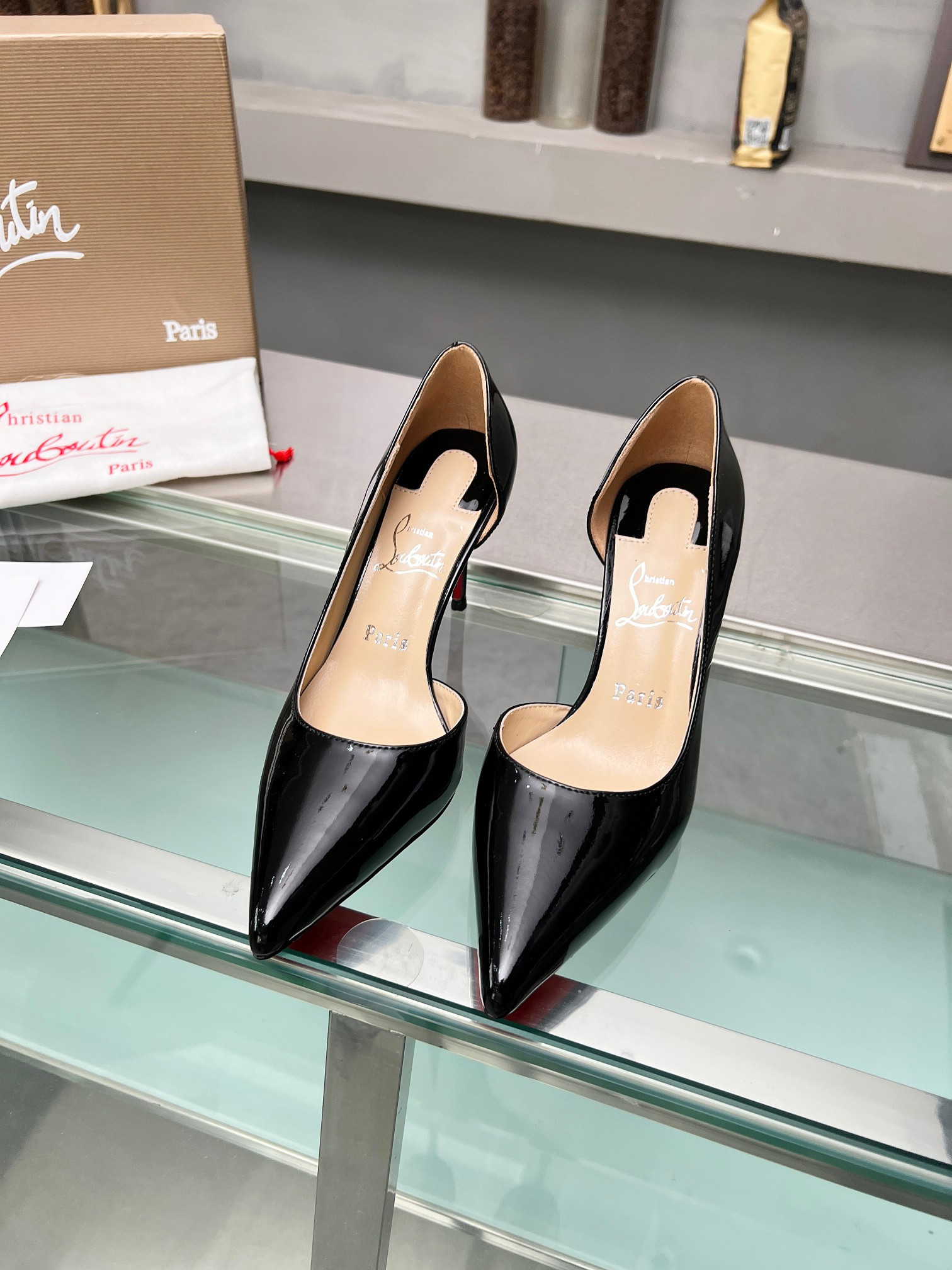 ua ch**an louboutin cl red-botT0m shoes