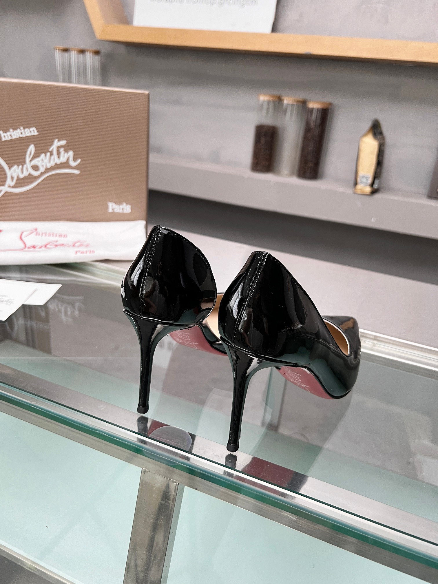 ua ch**an louboutin cl red-botT0m shoes
