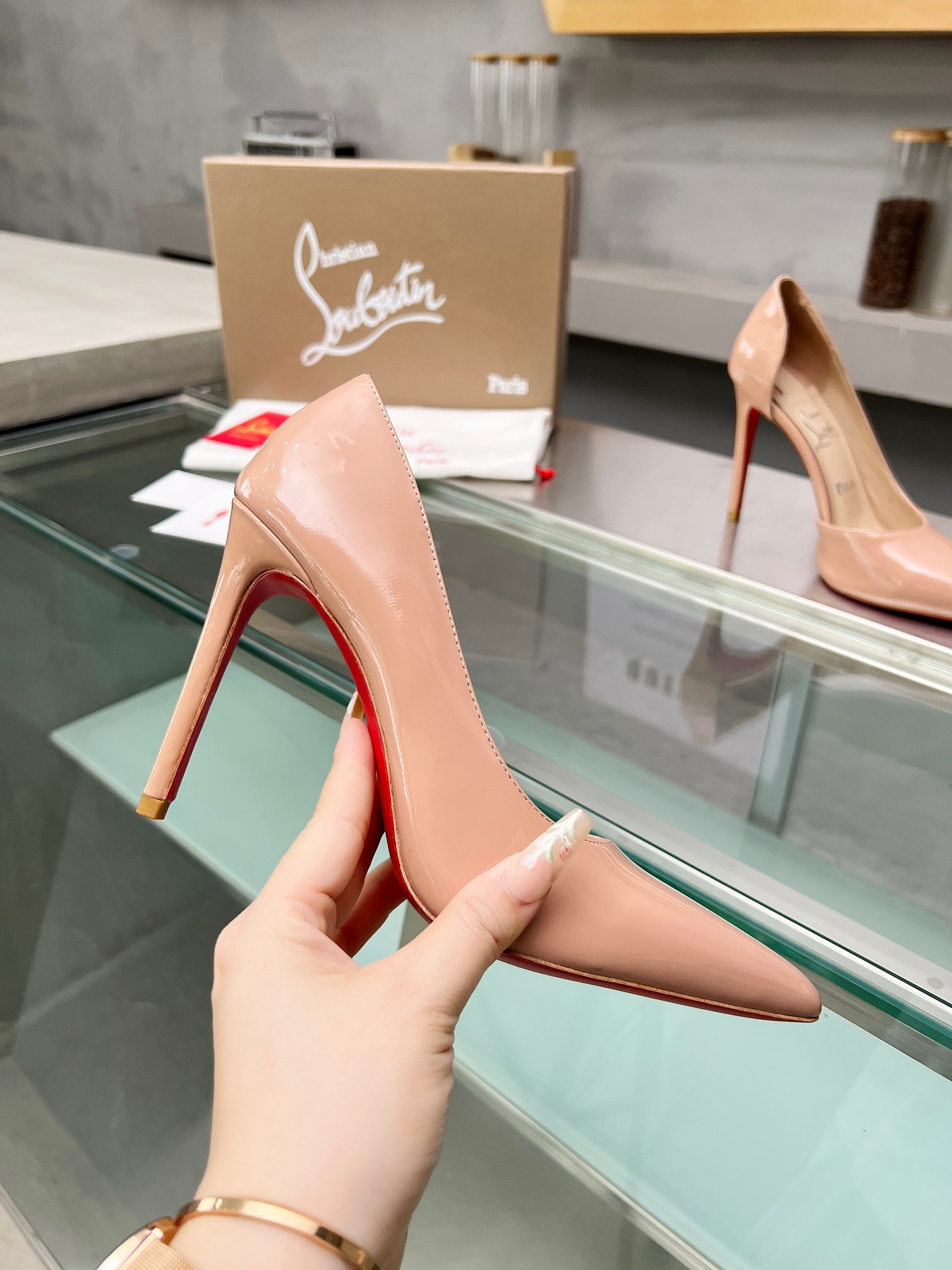 ua ch**an louboutin cl red-botT0m shoes