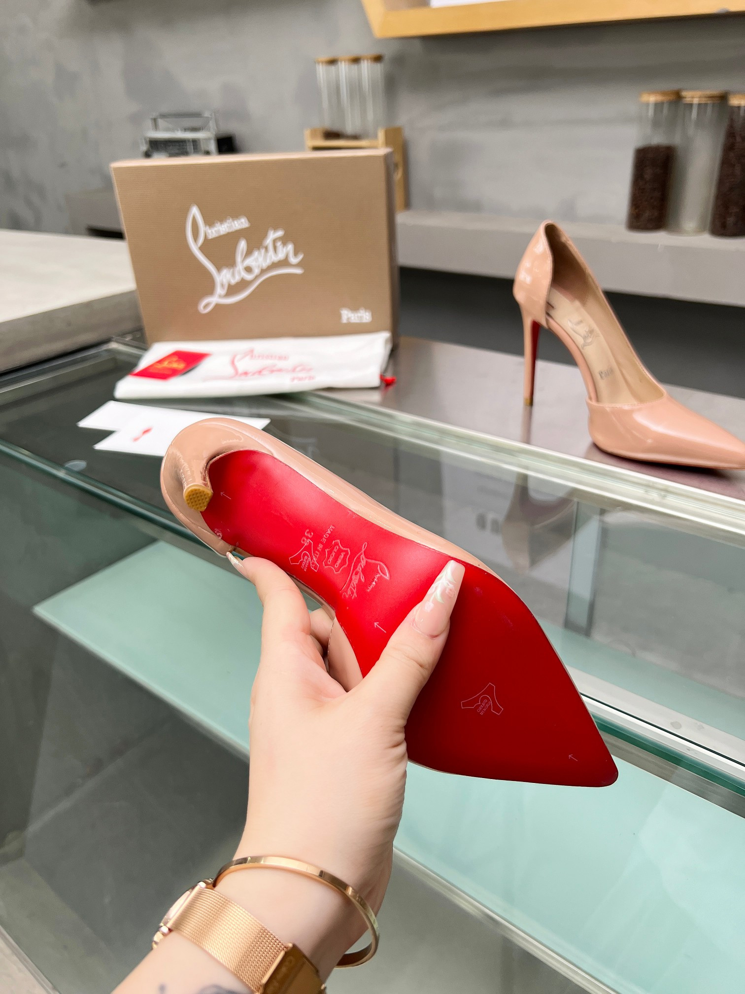 ua ch**an louboutin cl red-botT0m shoes