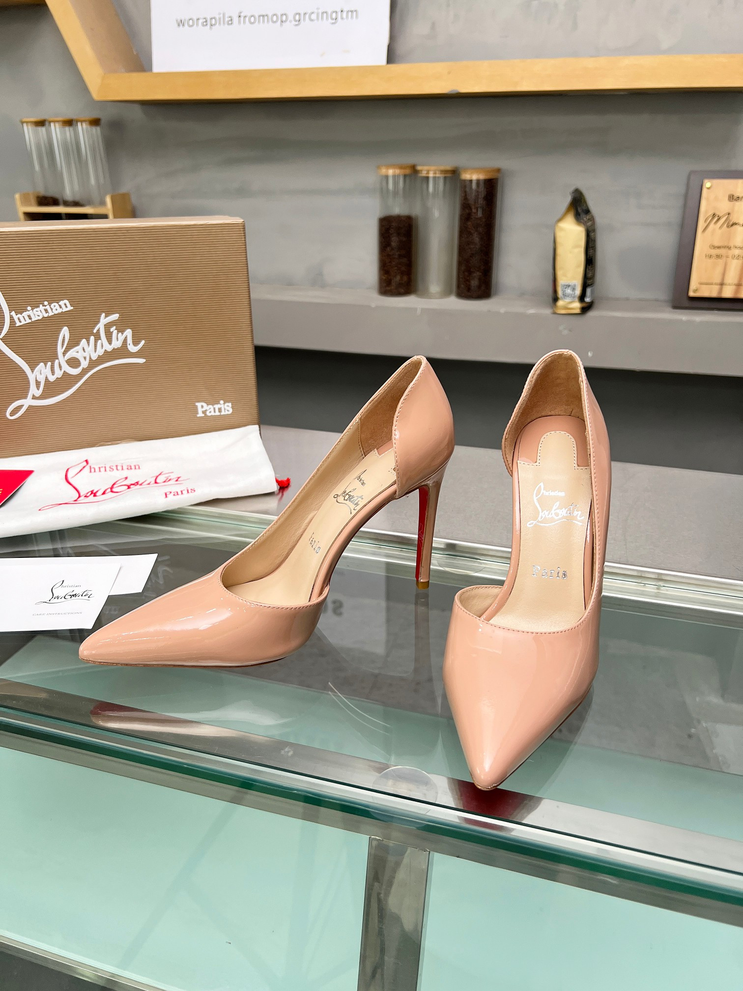 ua ch**an louboutin cl red-botT0m shoes