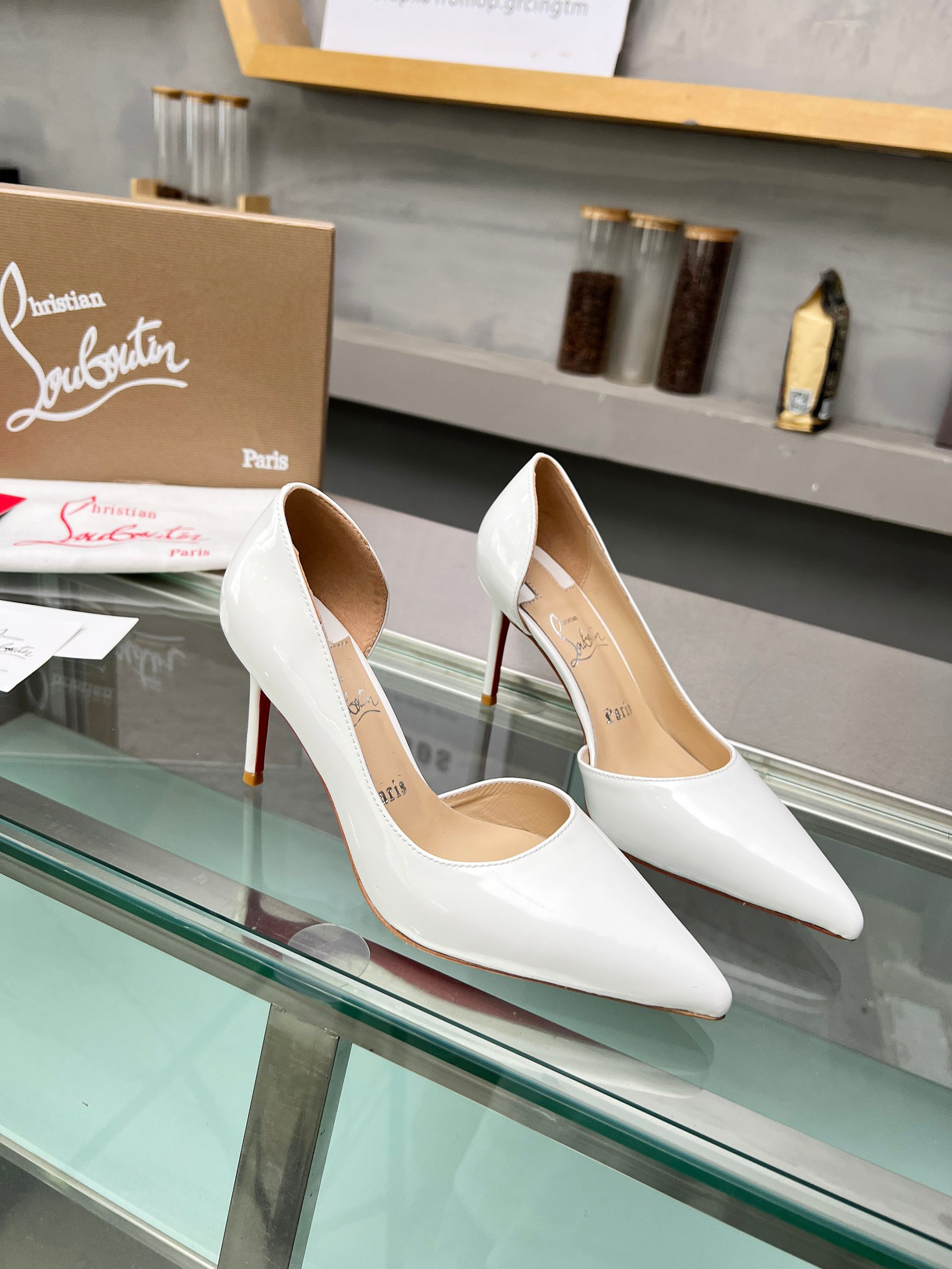 ua ch**an louboutin cl red-botT0m shoes