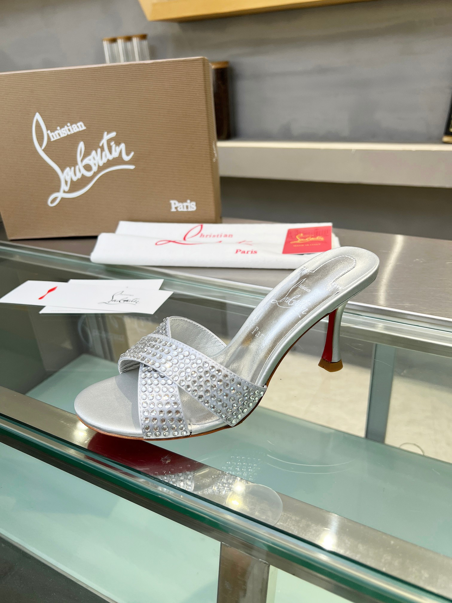 ua ch**an louboutin cl red-botT0m shoes