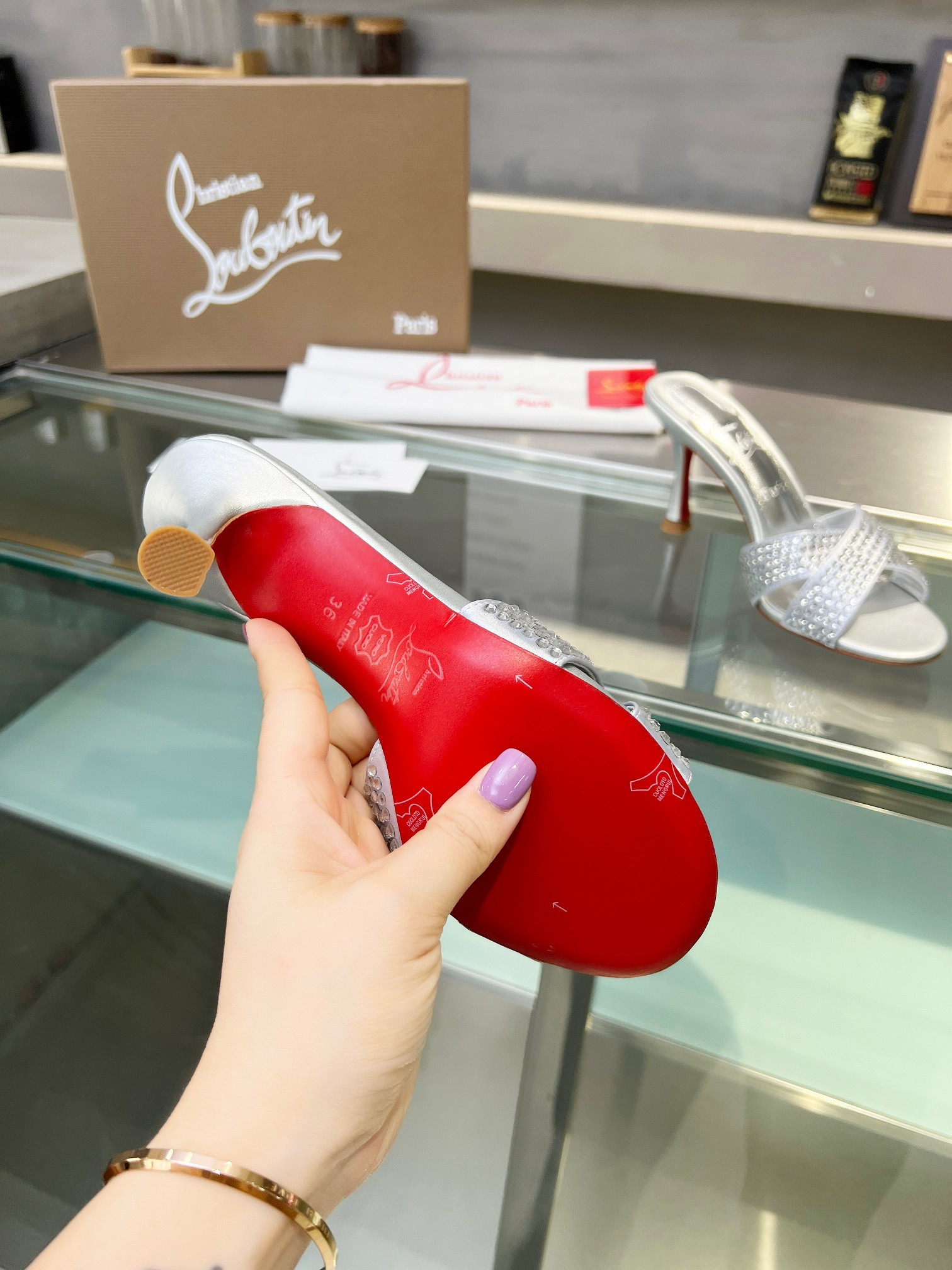 ua ch**an louboutin cl red-botT0m shoes