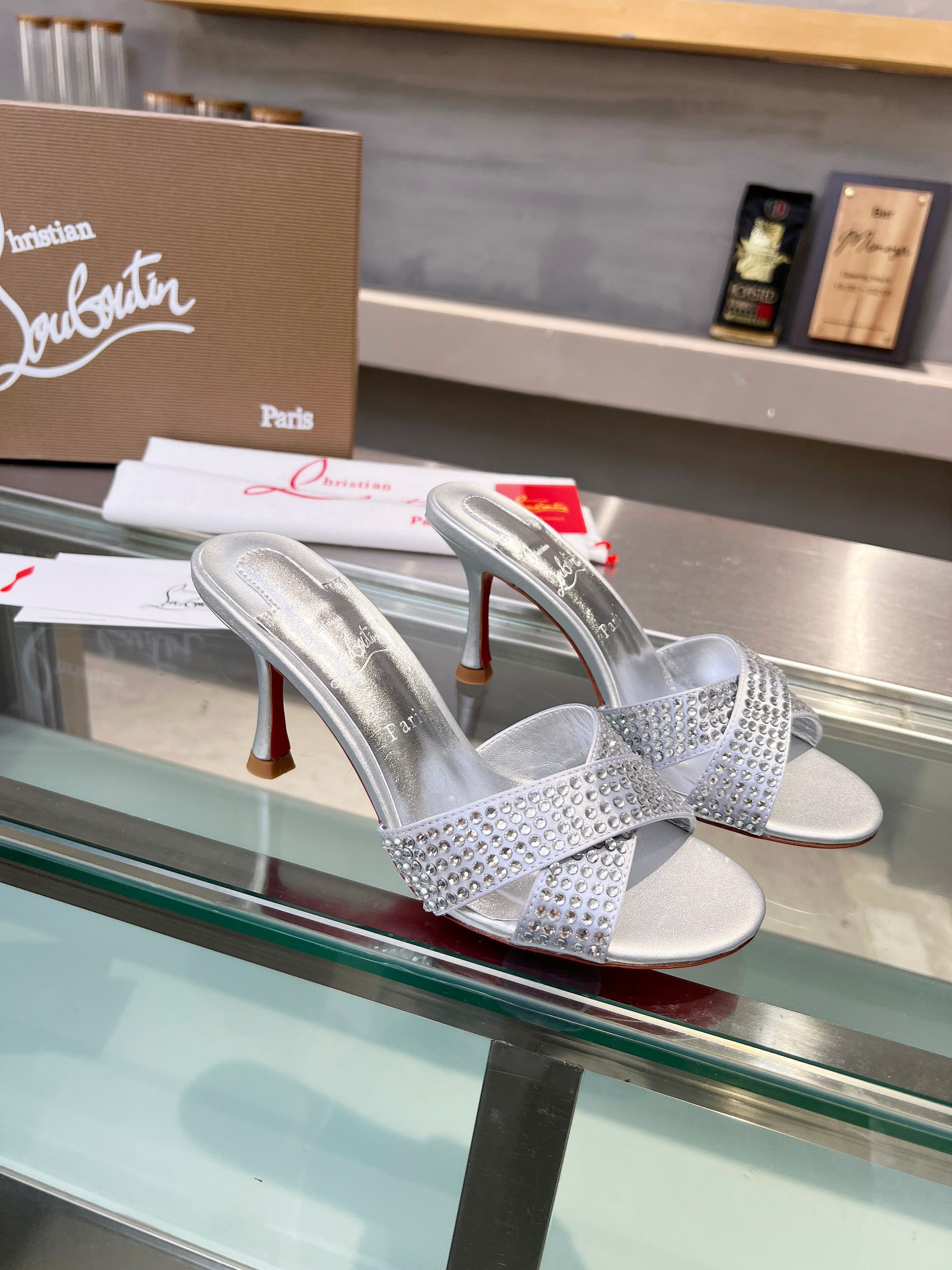ua ch**an louboutin cl red-botT0m shoes