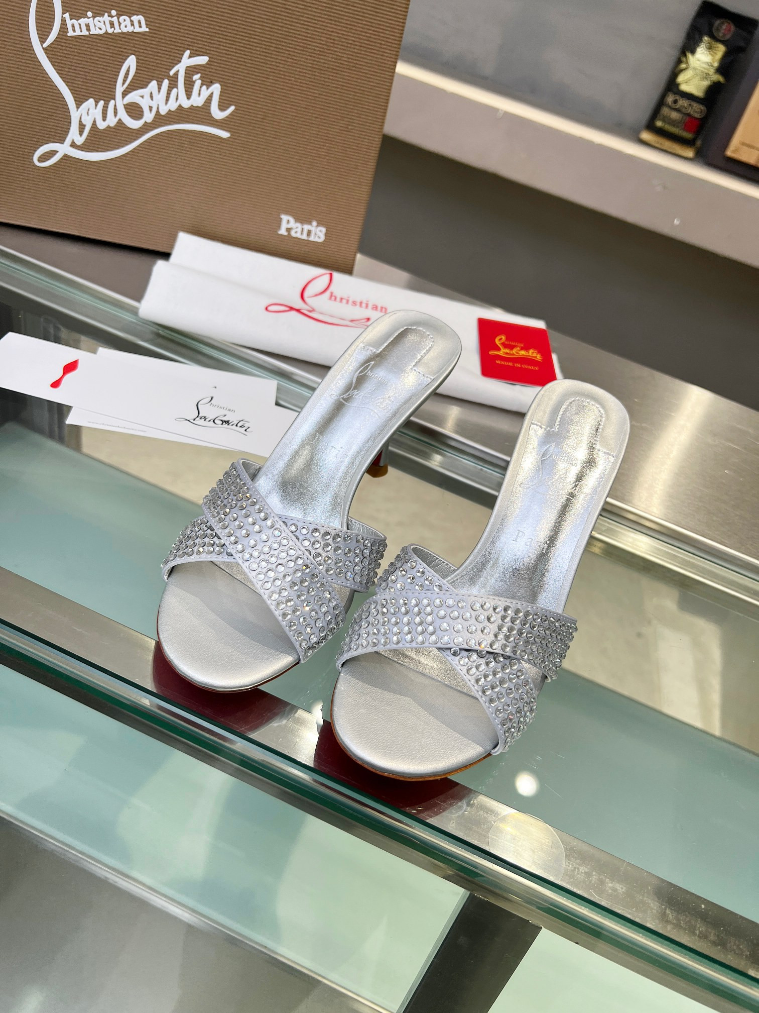 ua ch**an louboutin cl red-botT0m shoes