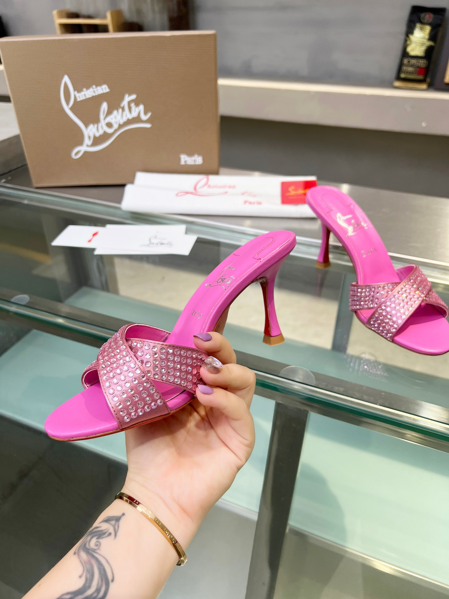 ua ch**an louboutin cl red-botT0m shoes