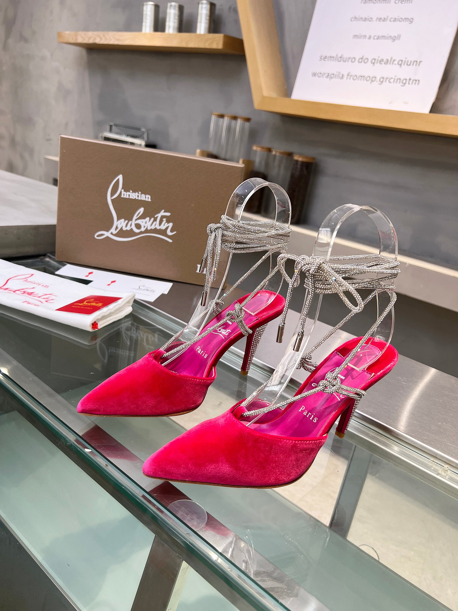 ua ch**an louboutin cl red-botT0m shoes