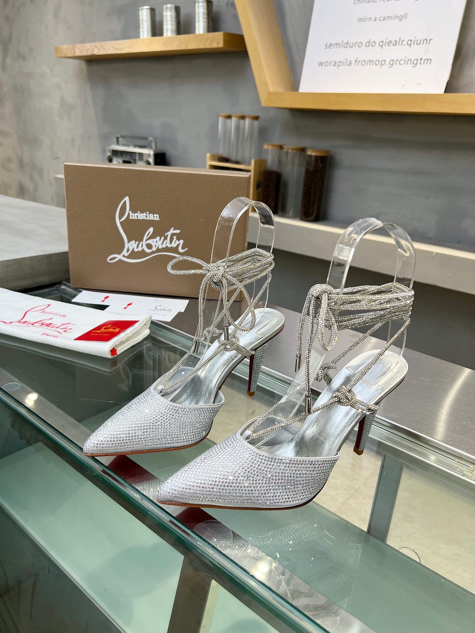ua ch**an louboutin cl red-botT0m shoes
