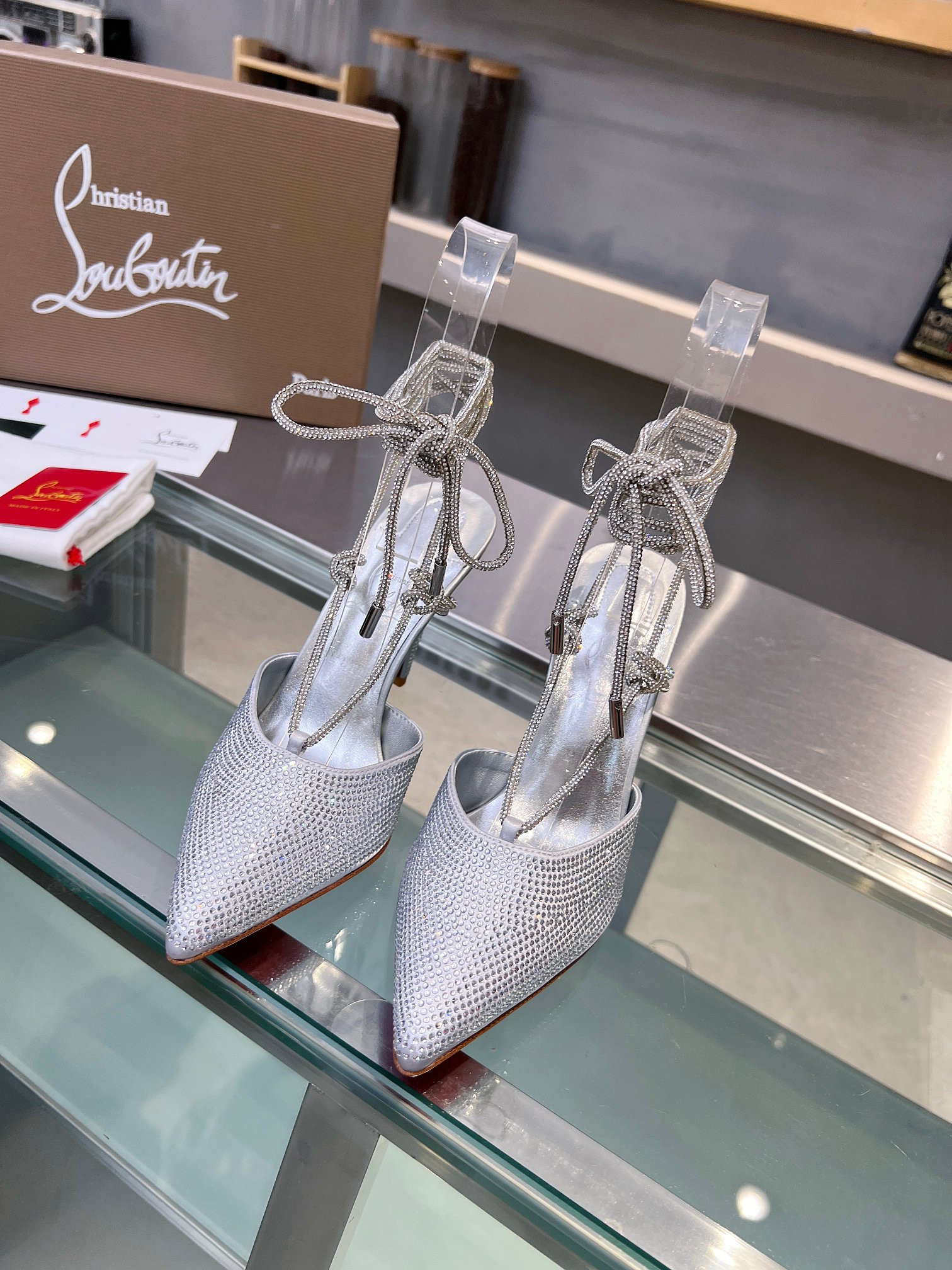 ua ch**an louboutin cl red-botT0m shoes