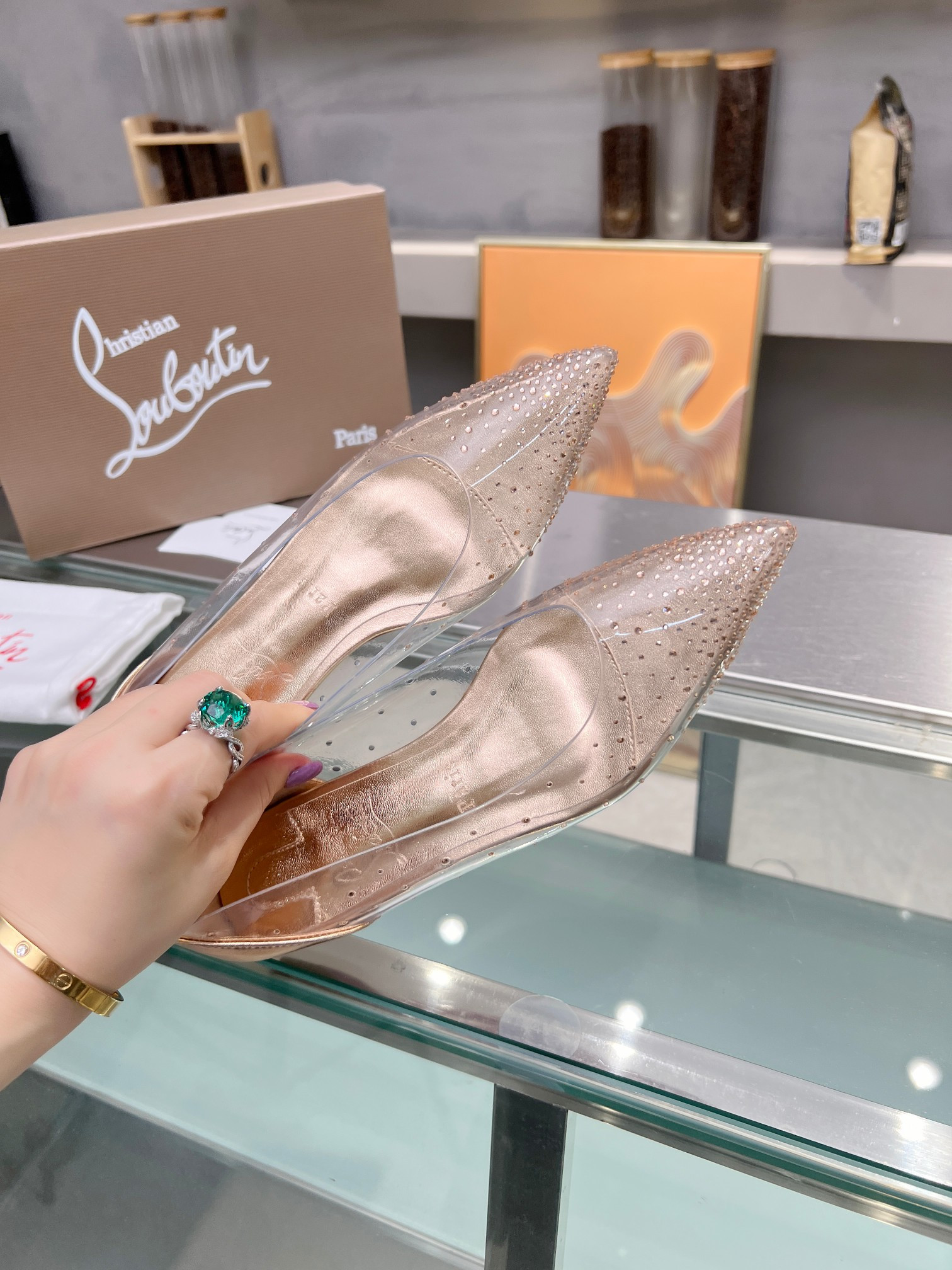 ua ch**an louboutin cl red-botT0m shoes