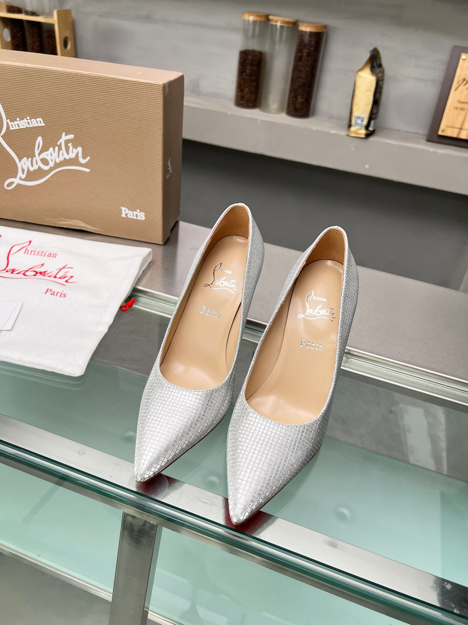 ua ch**an louboutin cl red-botT0m shoes