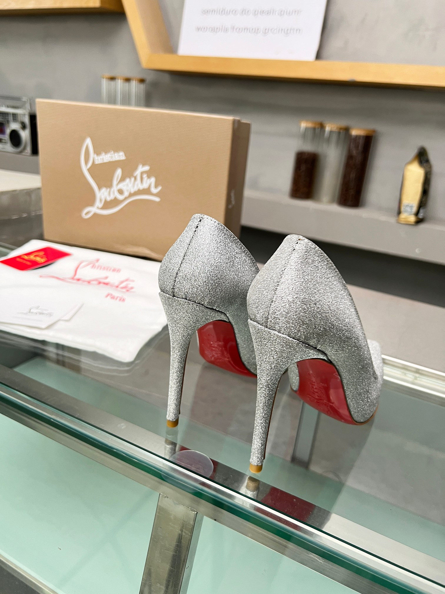 ua ch**an louboutin cl red-botT0m shoes