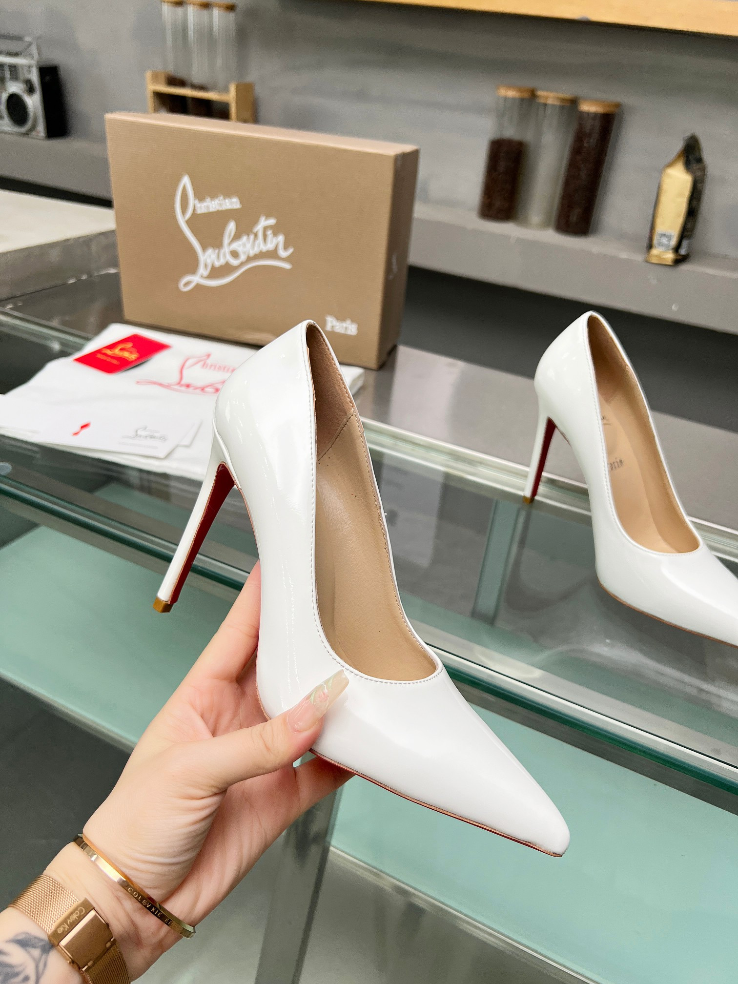 ua ch**an louboutin cl red-botT0m shoes