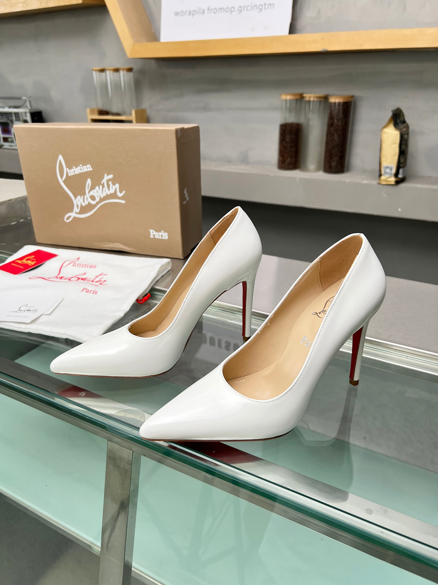 ua ch**an louboutin cl red-botT0m shoes