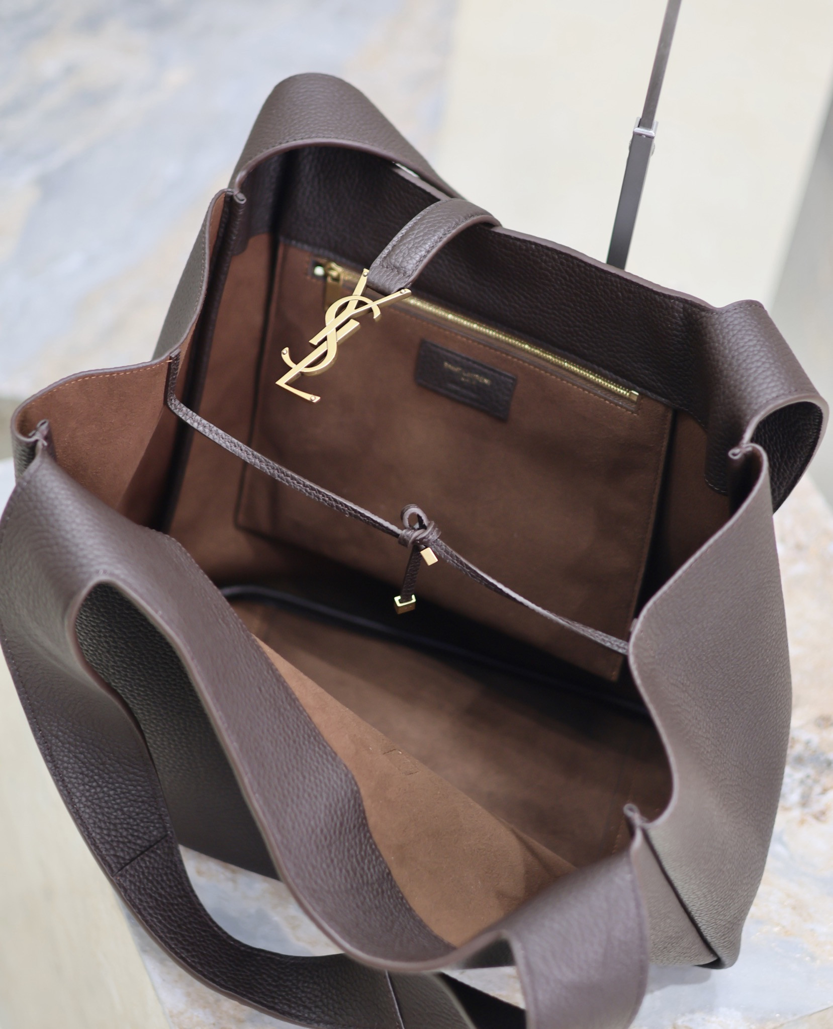 Y*L le 5 À 7 bea in grained leather 50×28×18cm