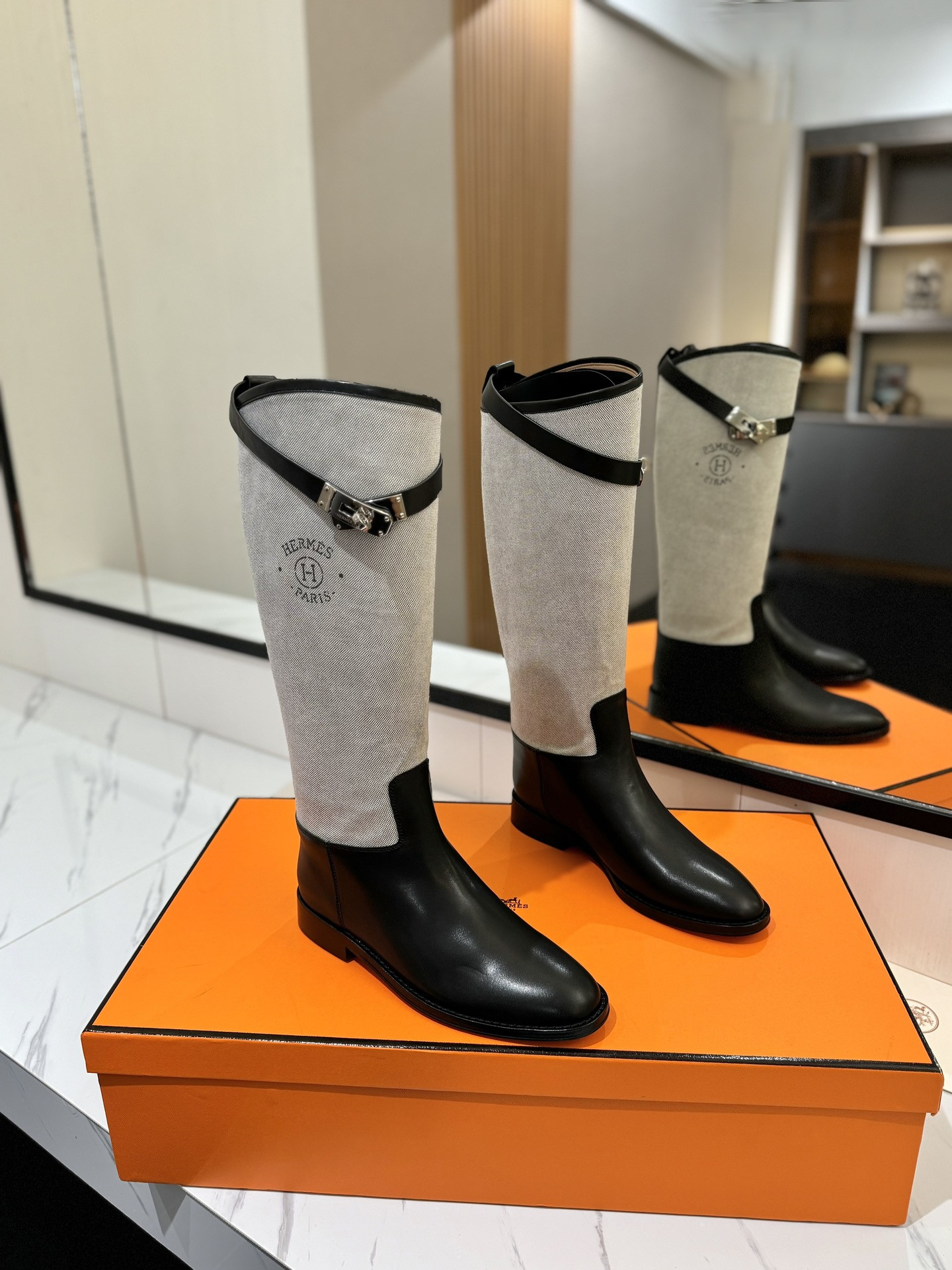 ua H**mes jumping boots