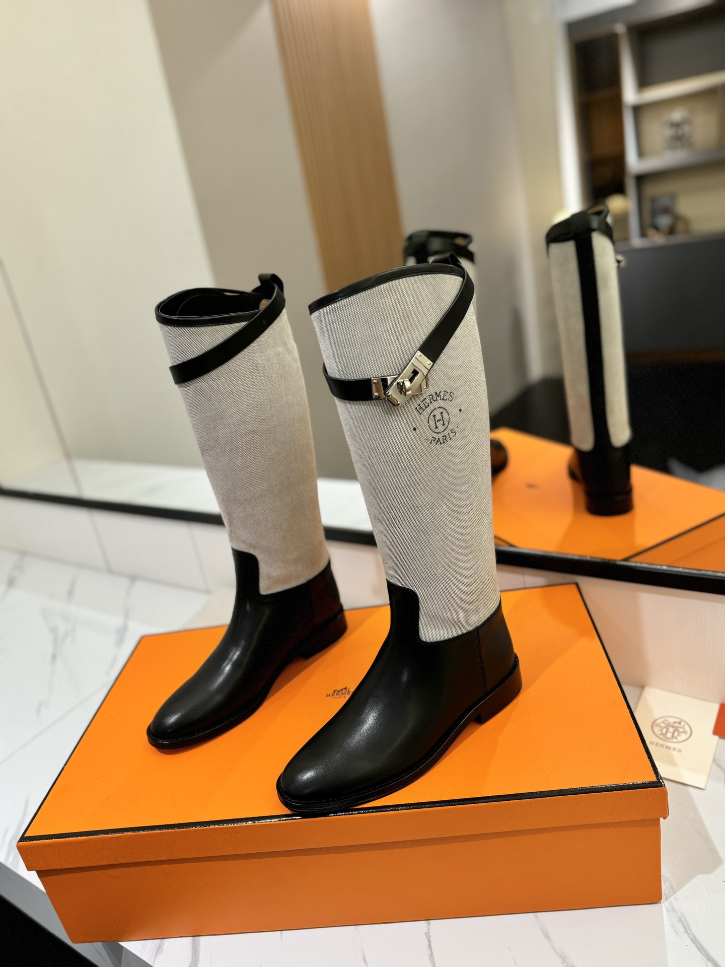 ua H**mes jumping boots
