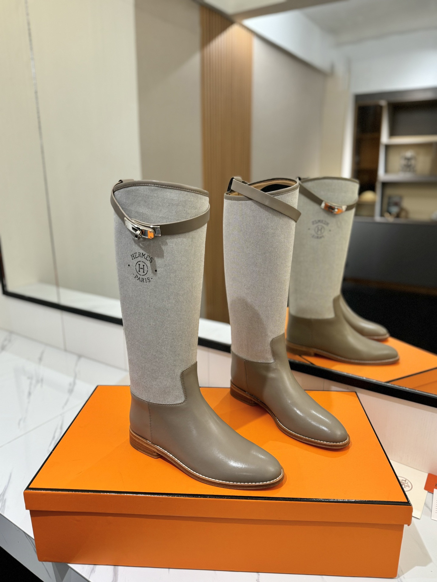 ua H**mes jumping boots