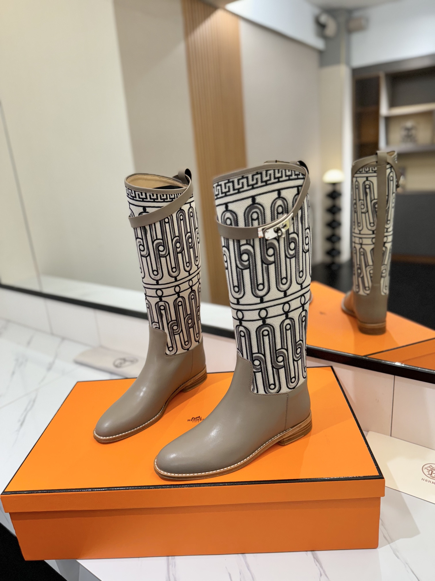 ua H**mes jumping boots
