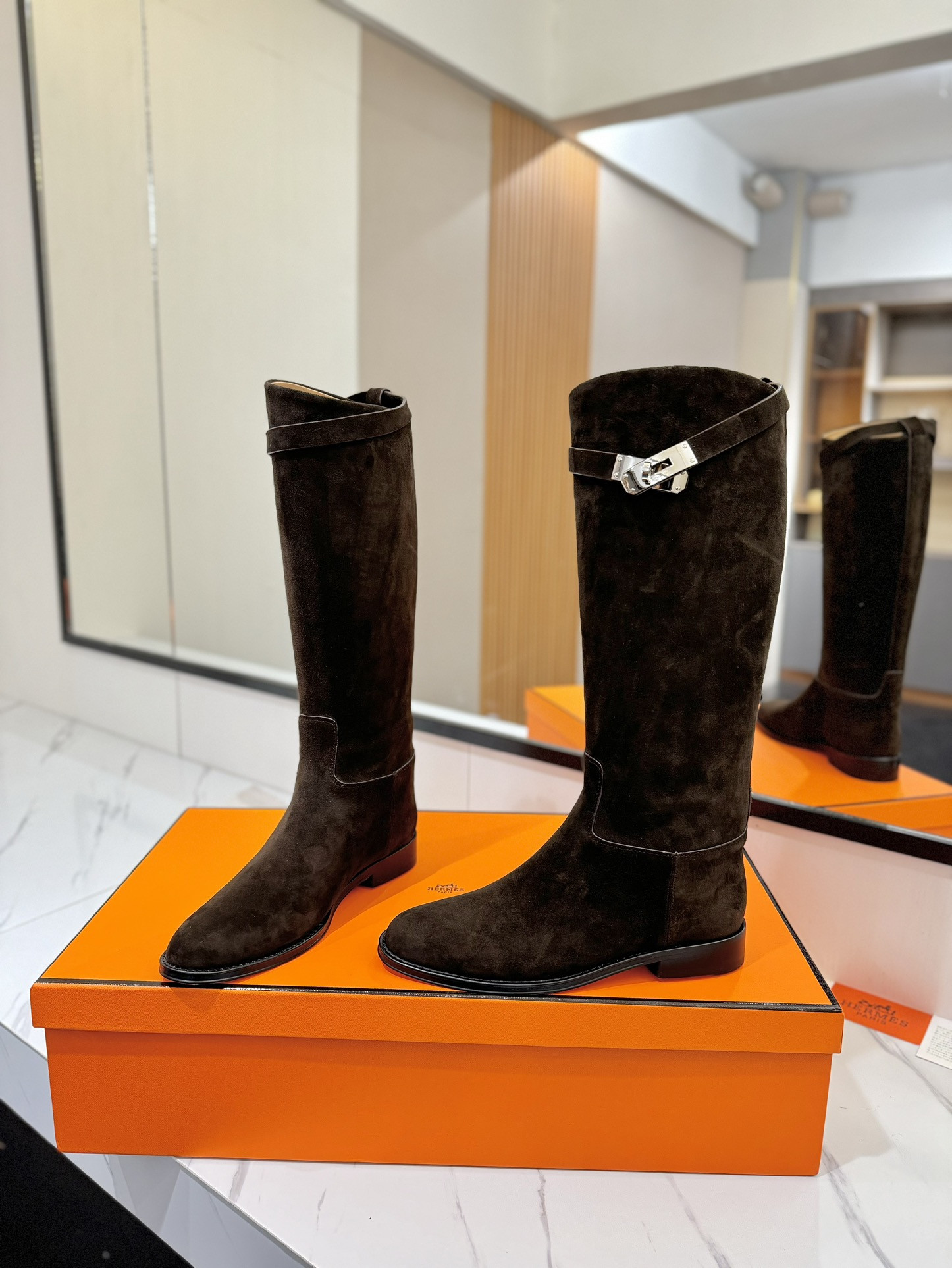 ua H**mes jumping boots