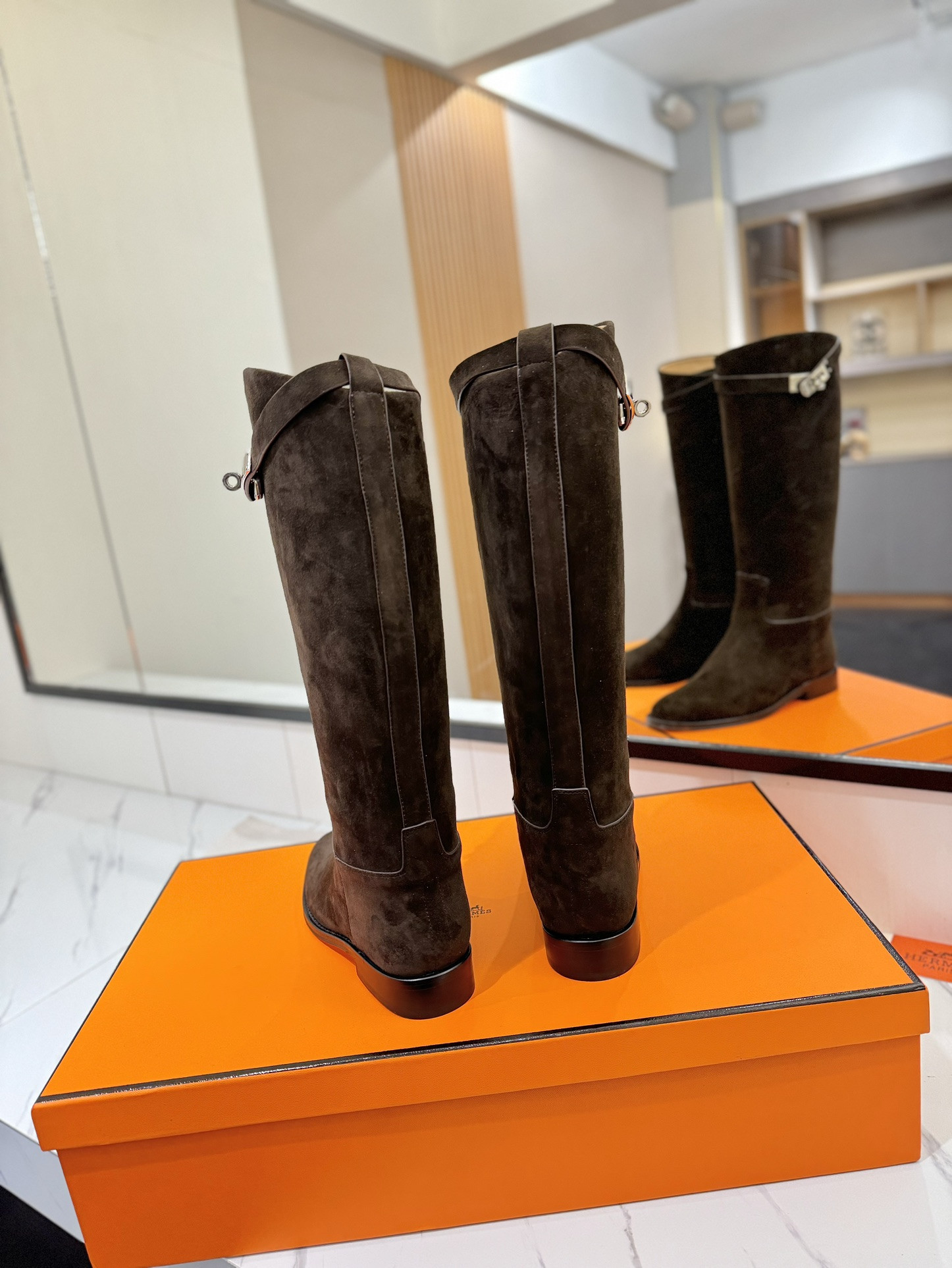 ua H**mes jumping boots