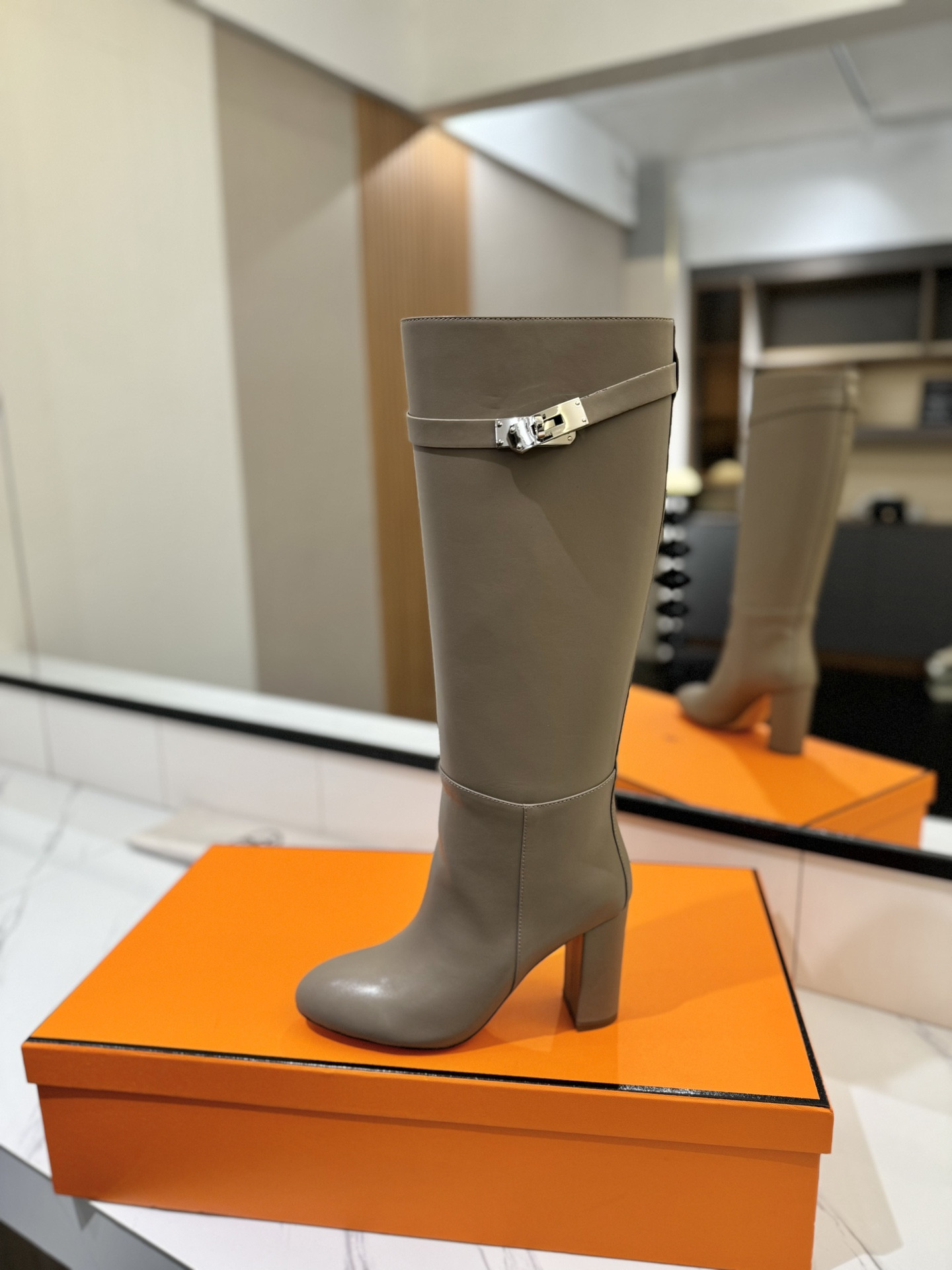 ua H**mes jumping boots (heel height 8.5cm)