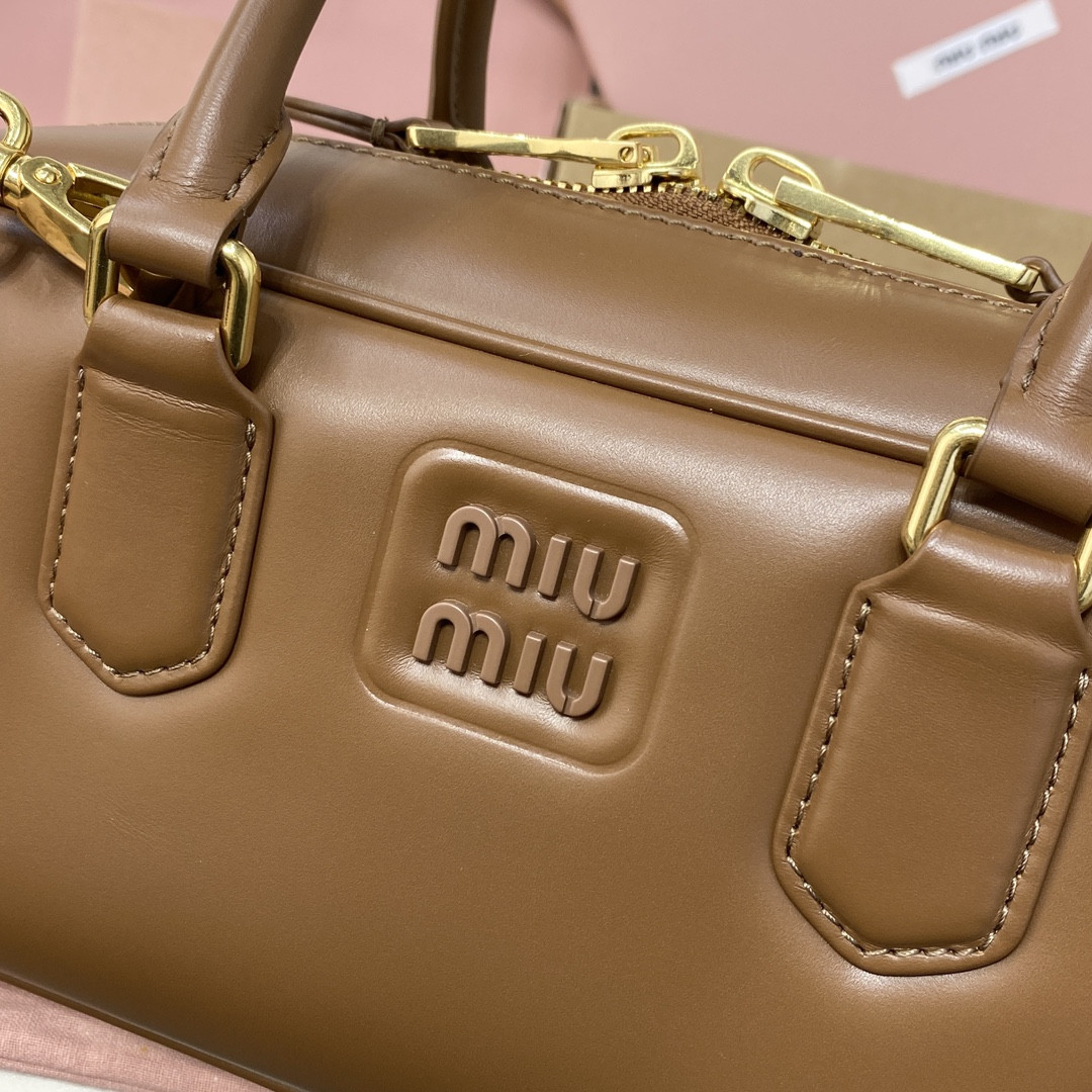 M1v M1v arcadie leather bag  12x27x9cm