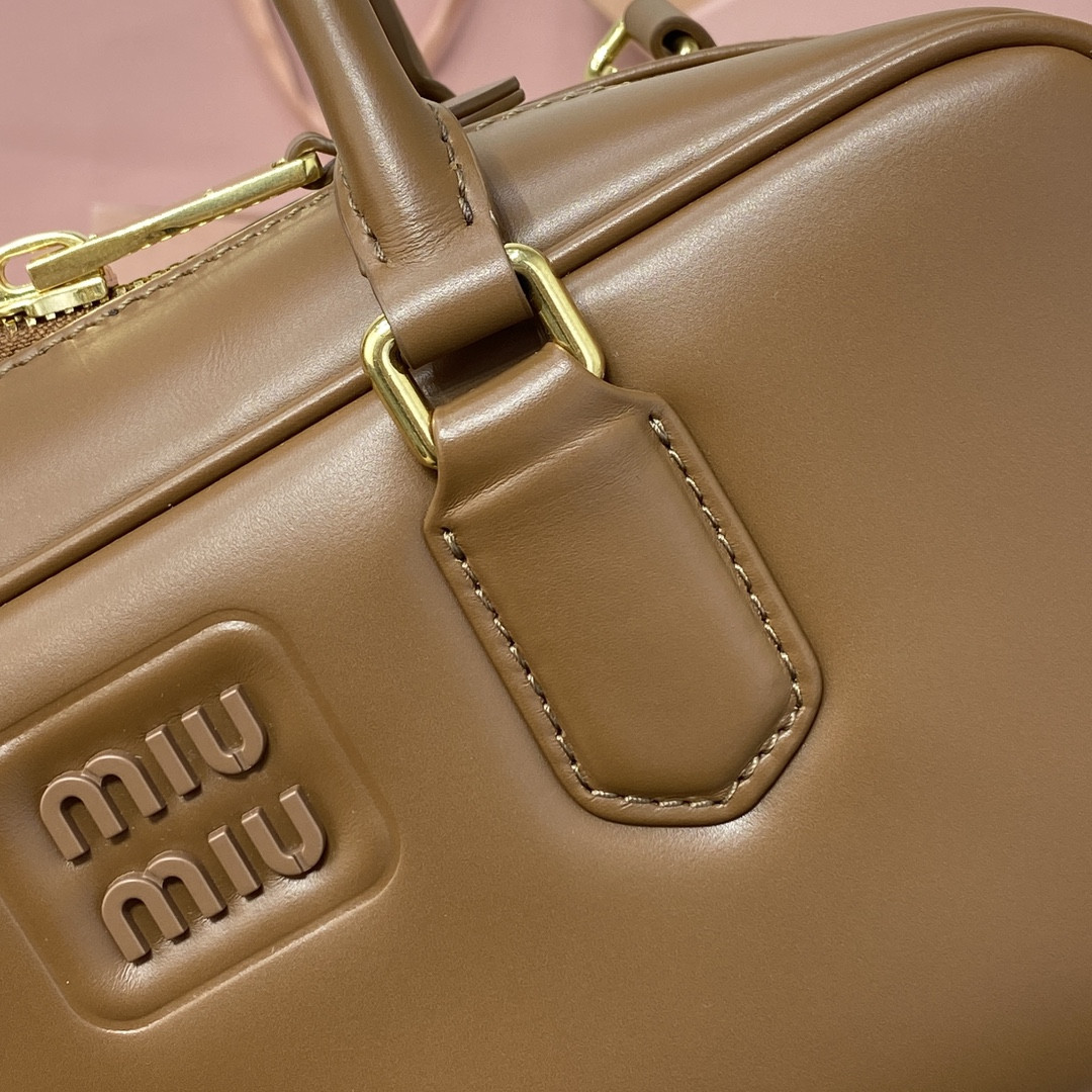 M1v M1v arcadie leather bag  12x27x9cm