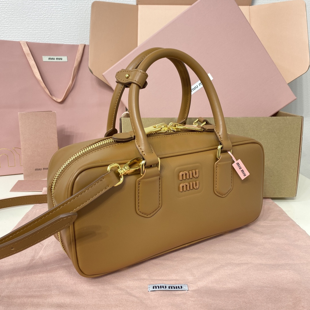 M1v M1v arcadie leather bag 12x27x9cm