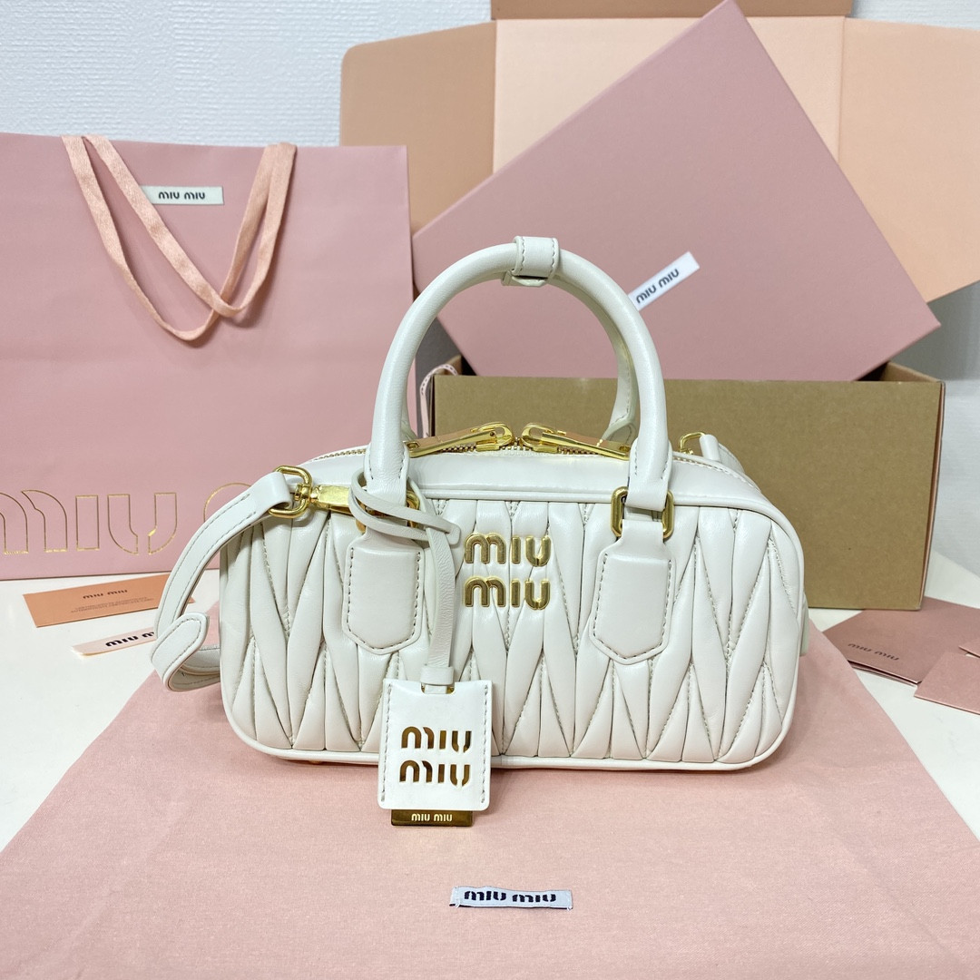 M1v M1v arcadie matelassé nappa leather bag 22x10.5x7.5cm
