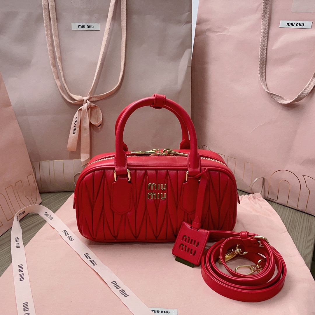 M1v M1v arcadie matelassé nappa leather bag 22x10.5x7.5cm